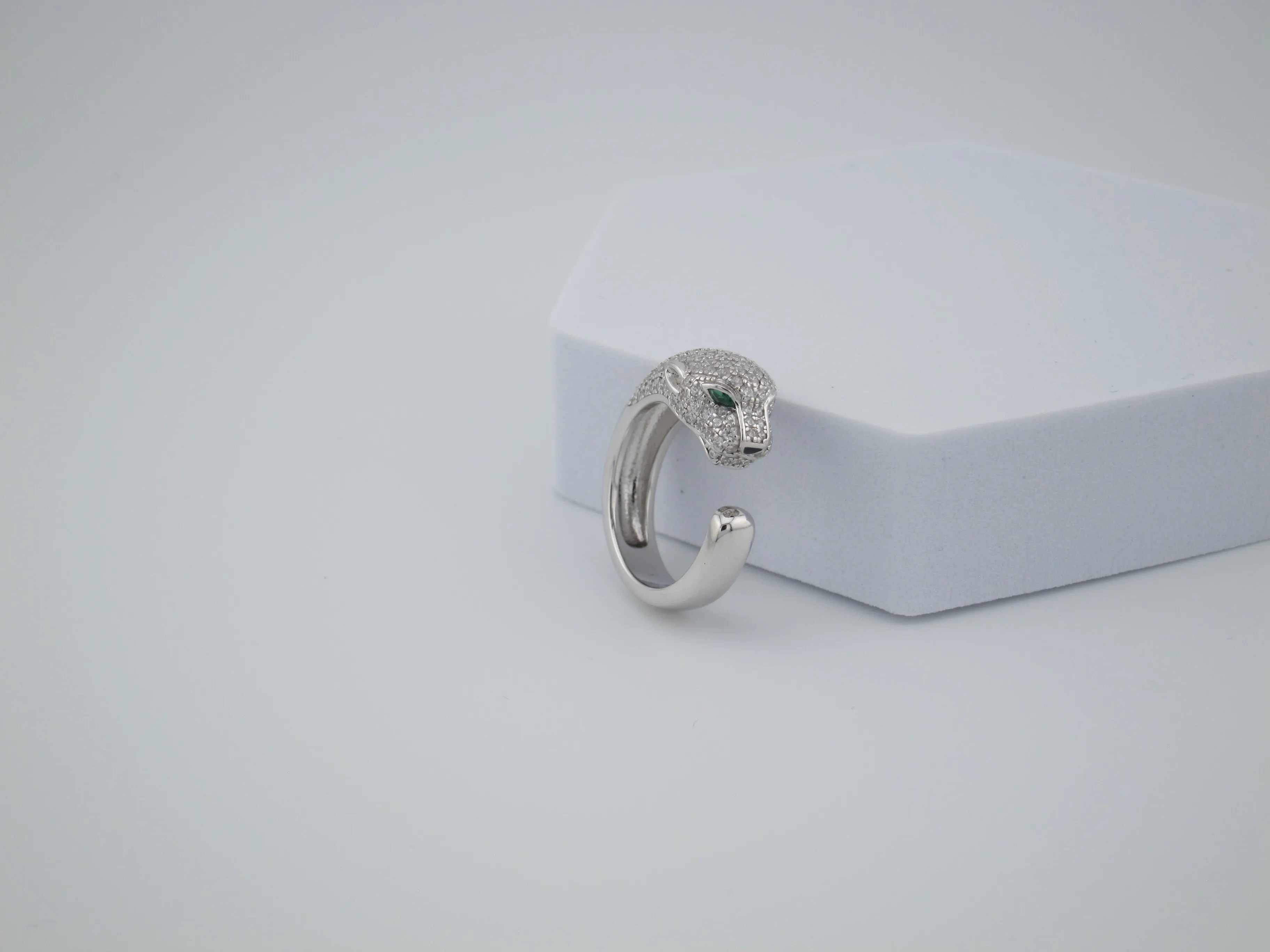 PANTHÈRE DE CARTIER RING 