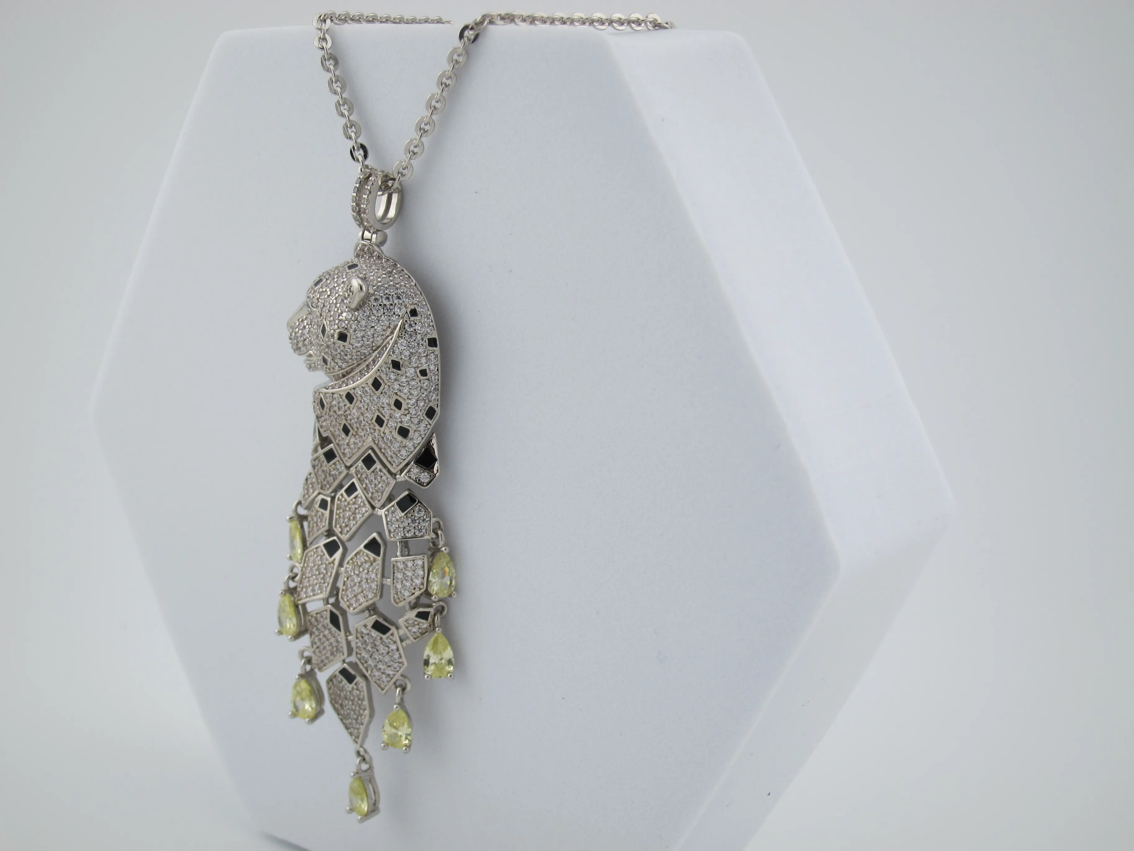 PANTHÈRE DE CARTIER NECKLACE WHITE GOLD