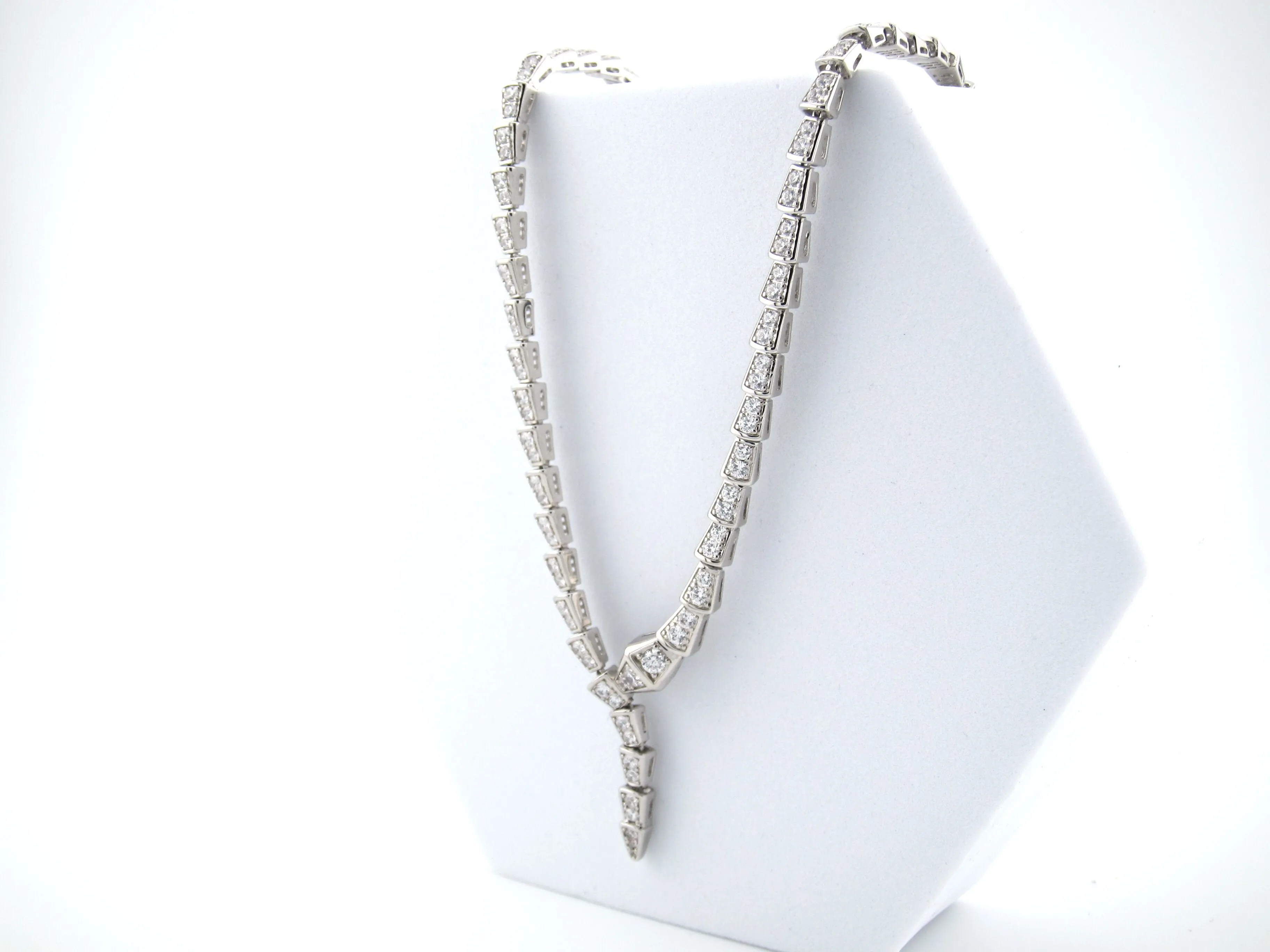 SERPENTI VIPER NECKLACE, WHITE GOLD 