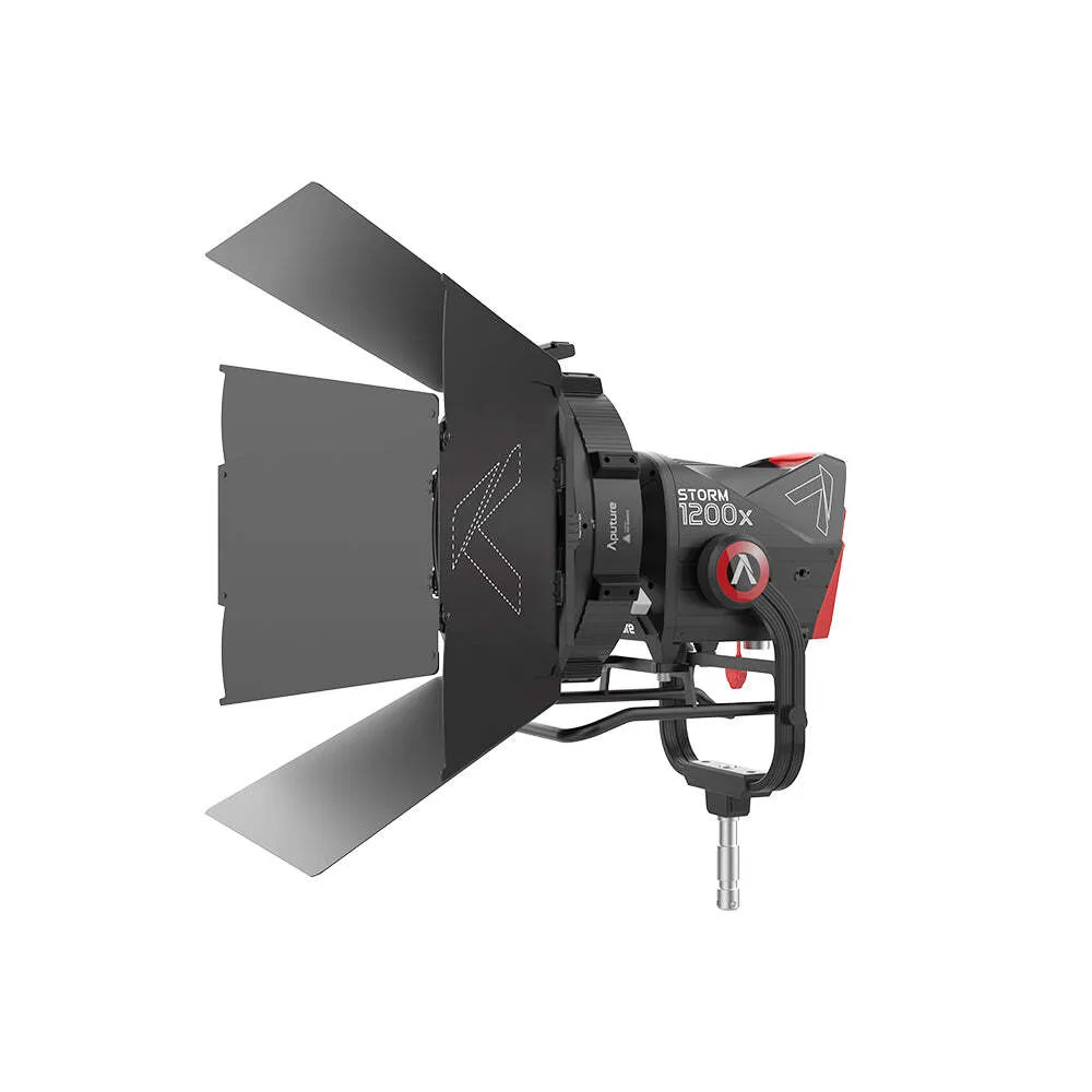 Aputure Storm 1200X mit CF12 Fresnel & Barn Doors