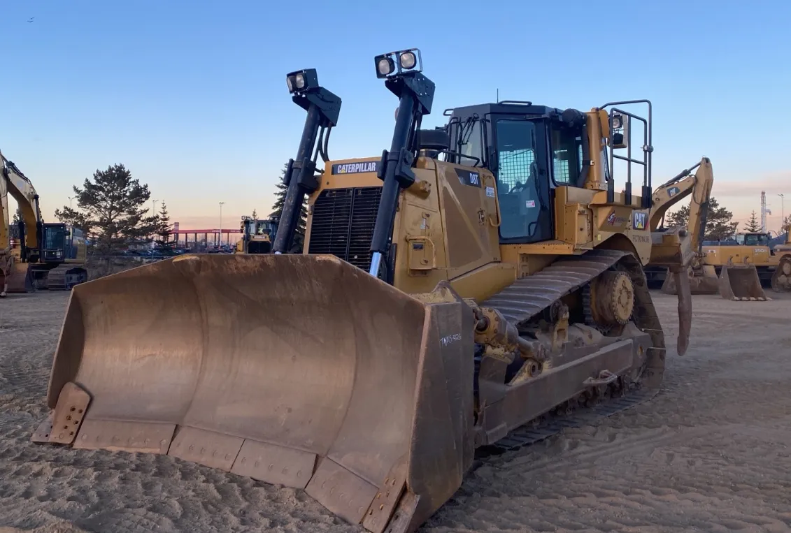 Dozer D8T Caterpillar MS Ripper, U Blade