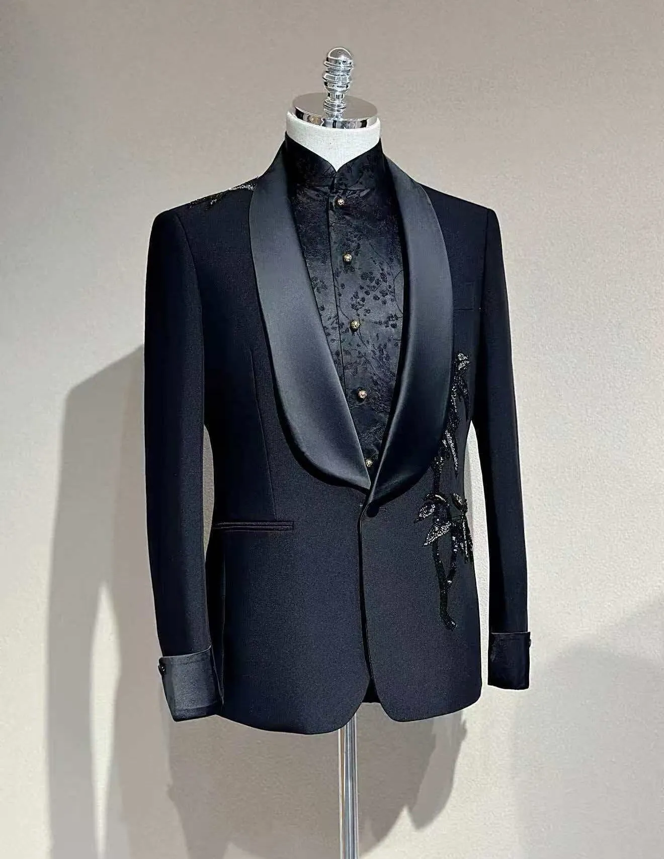 Midnight Black Bead-Embroidered Wide Shawl-Lapel Tuxedo