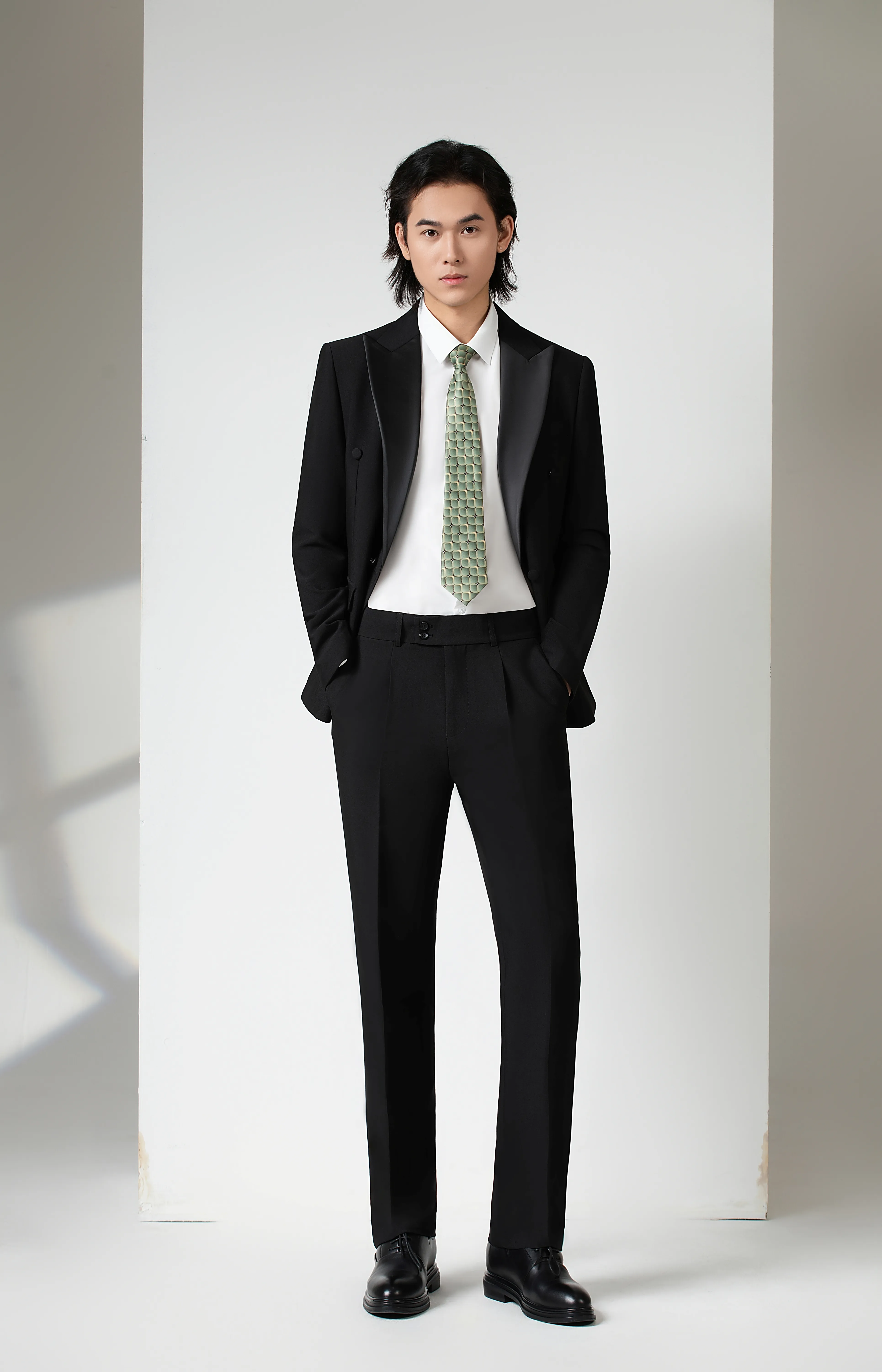 Black Double-Breasted Peaked-Lapel Two-Piece Tuxedo