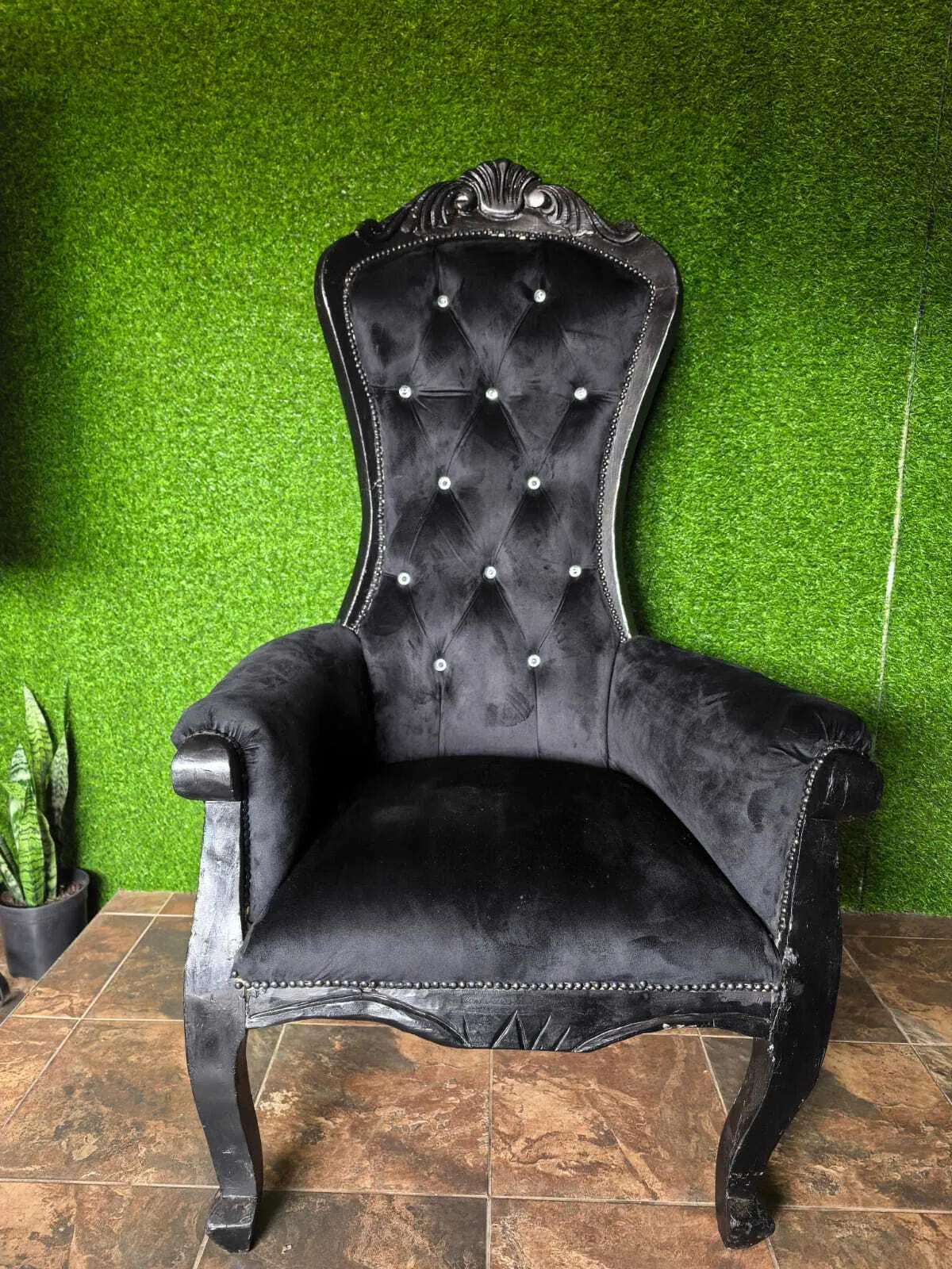 BLACK MAMBA THRONE CHAIR