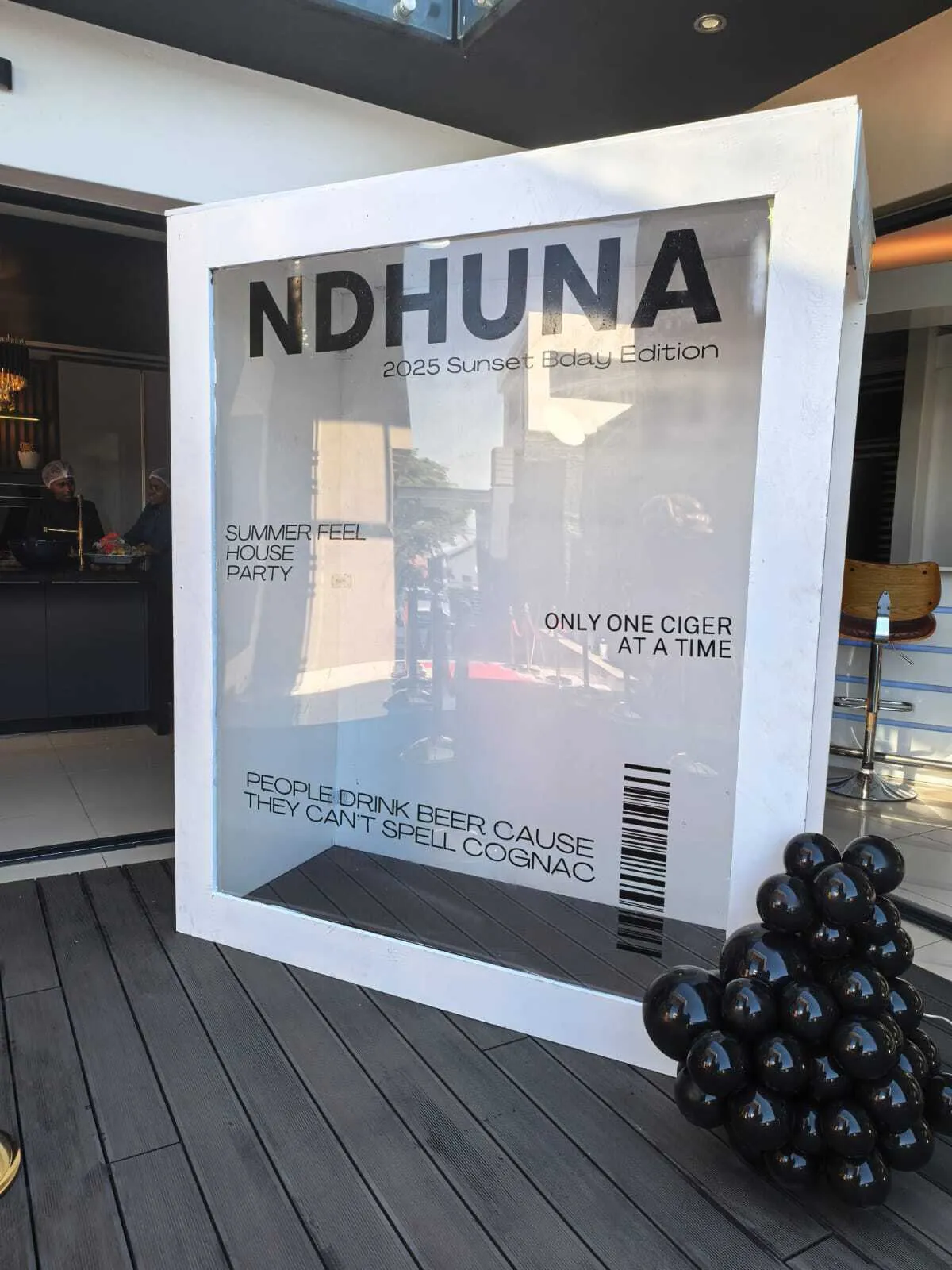 Magazine photo booth