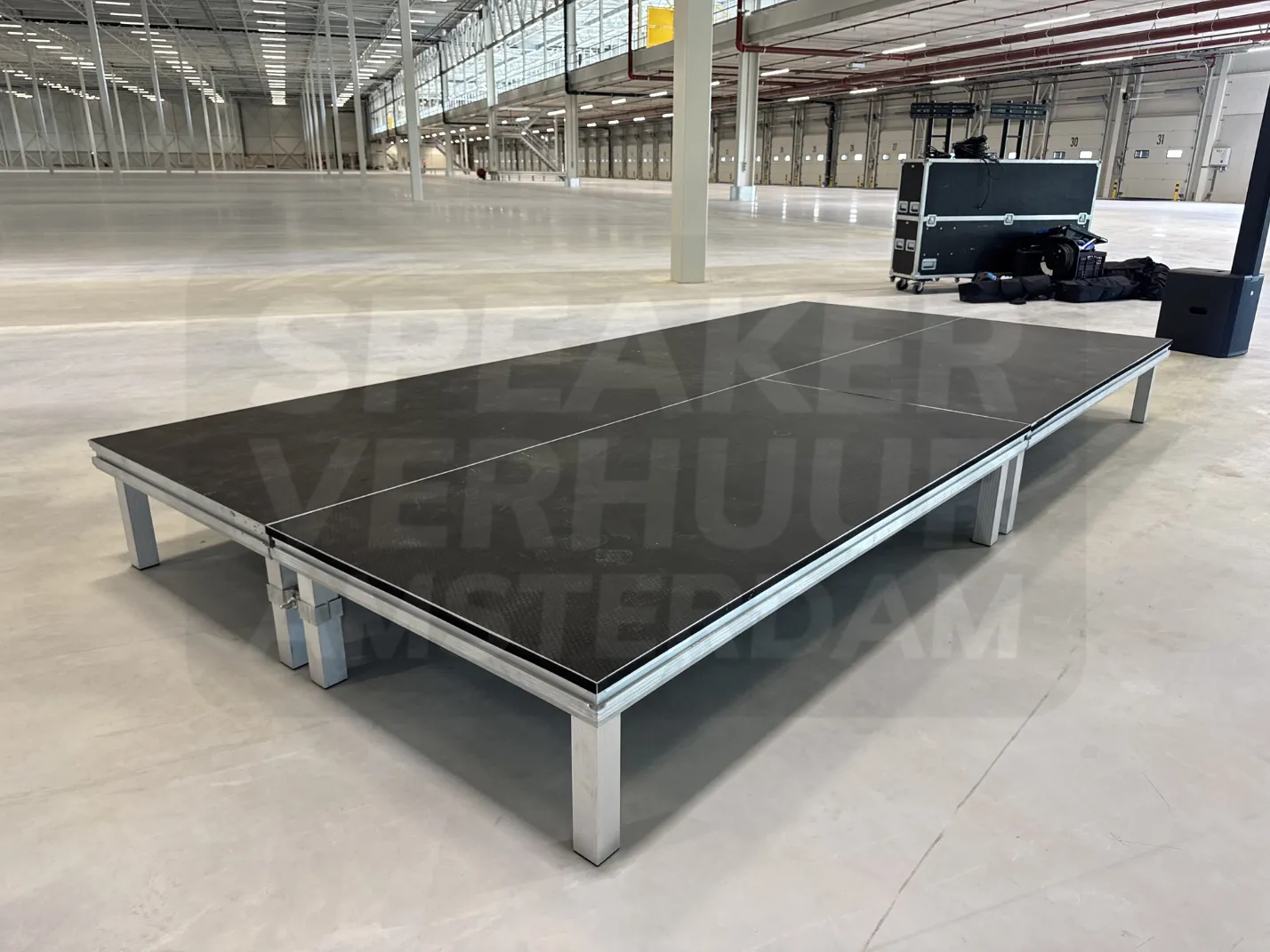 Podium set 2x4 meter 40cm hoog huren