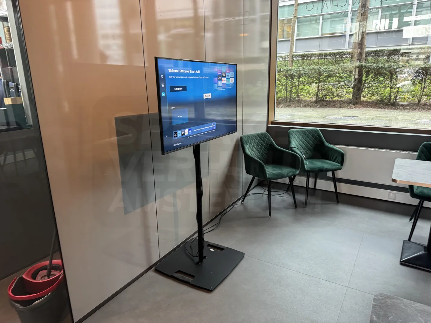 tv scherm statief beurs Amsterdam