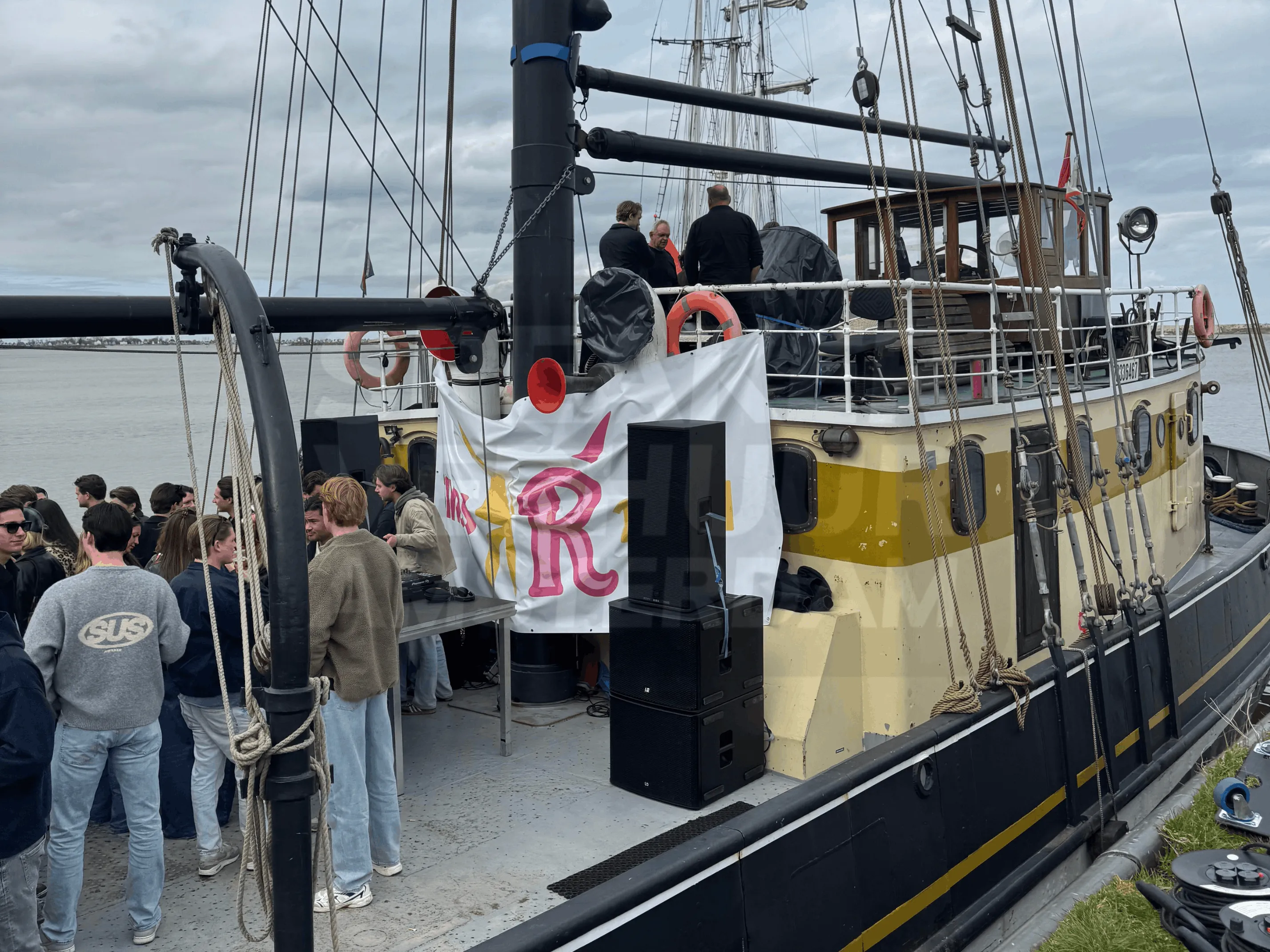 speakers huren bootfeest Amsterdam zeilschip studentenfeest