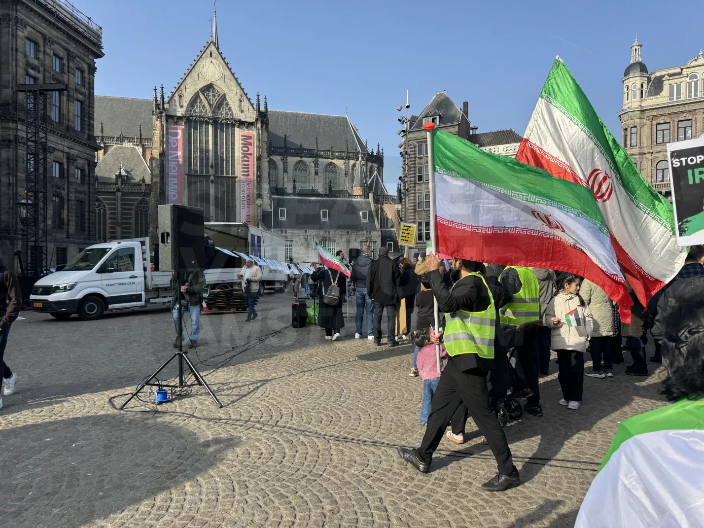 spraakset demonstratie Dam Amsterdam