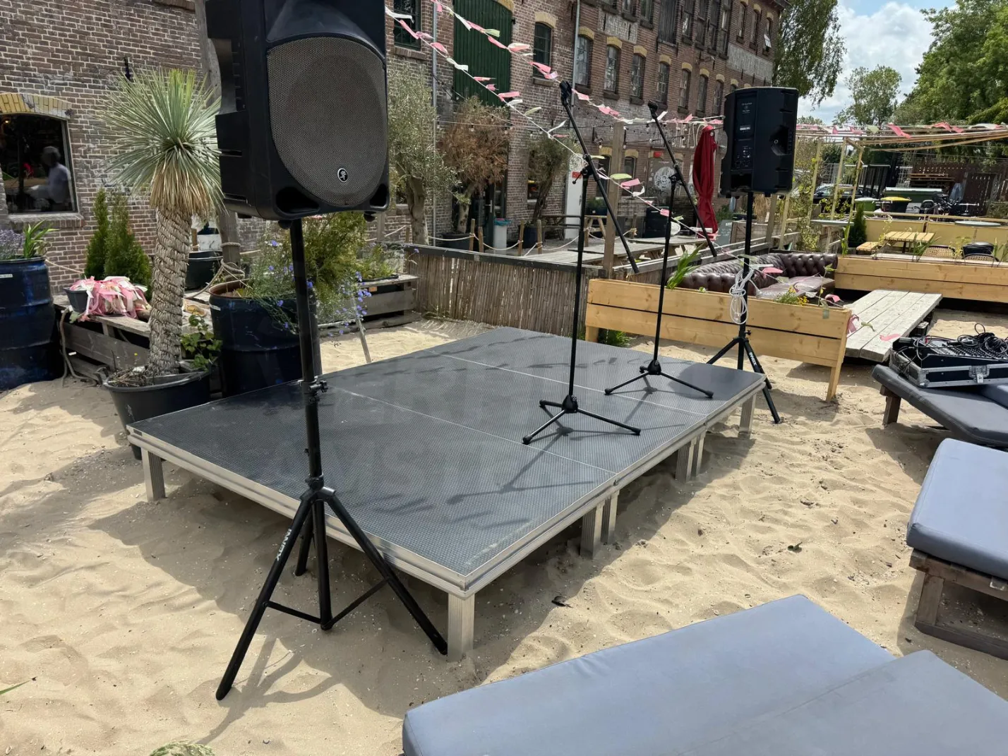 podium bruiloft huren Amsterdam ceremonie