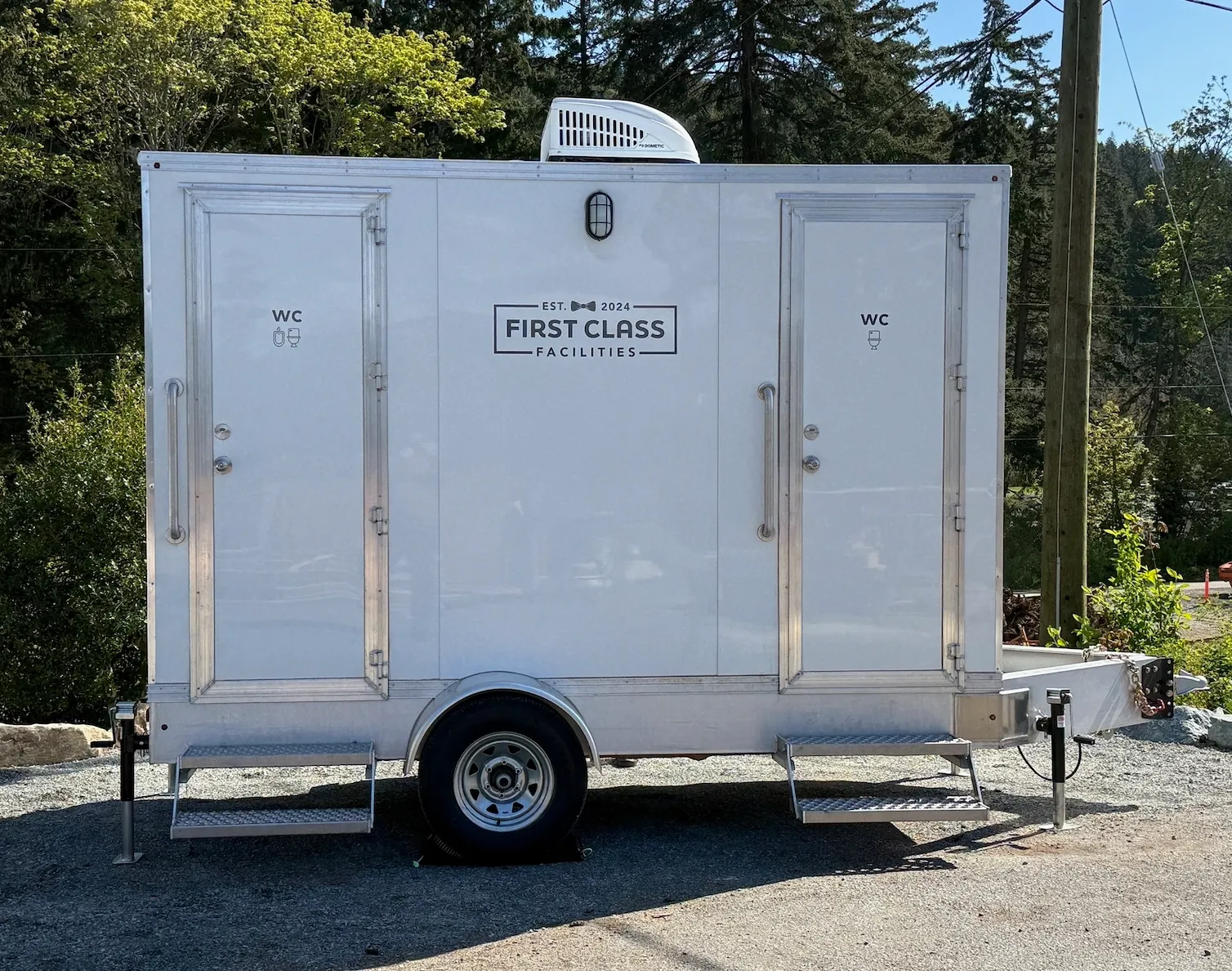 2 Stall Comfort Trailer