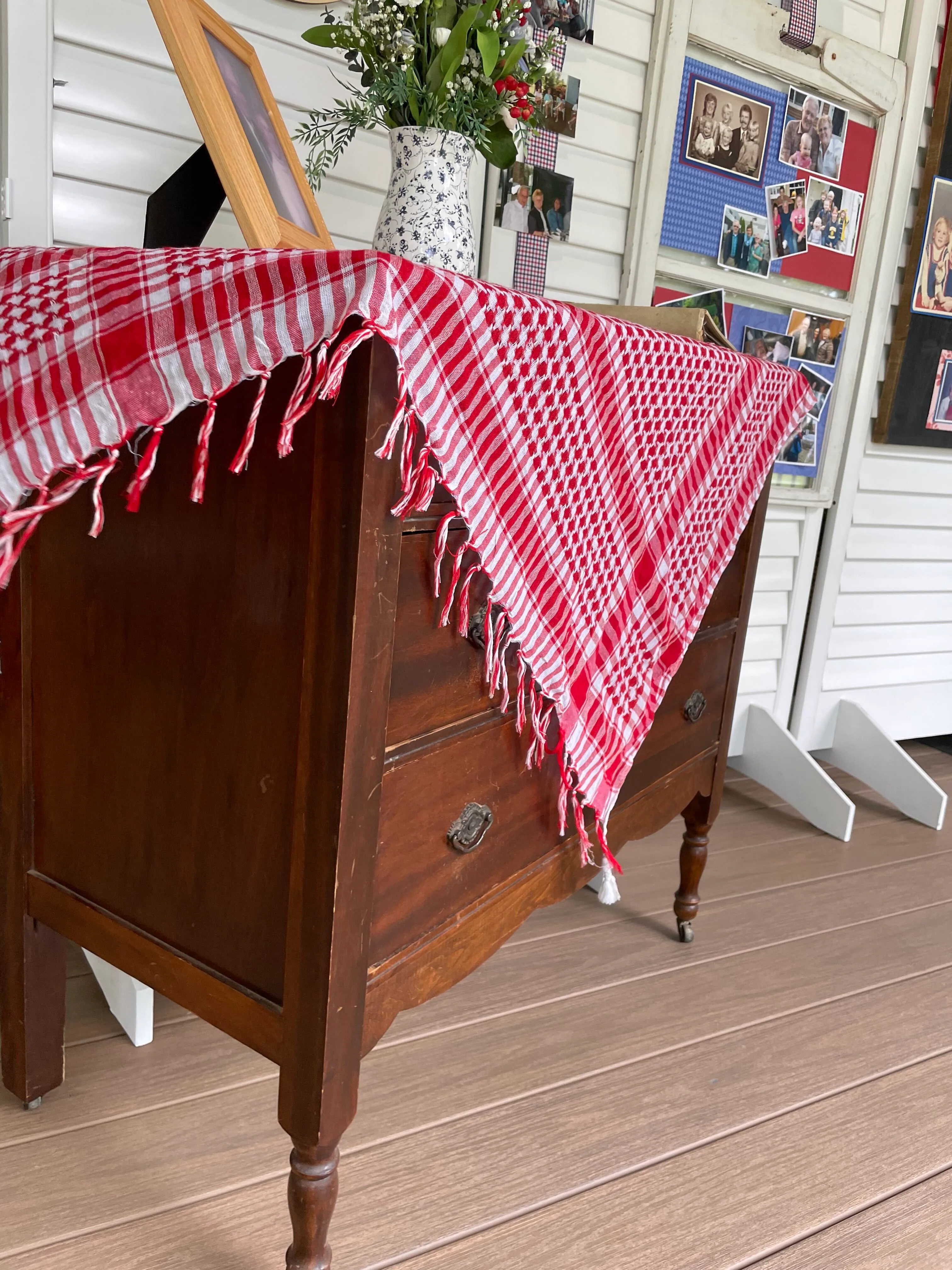 Table scarf in Red Checkered Fringe