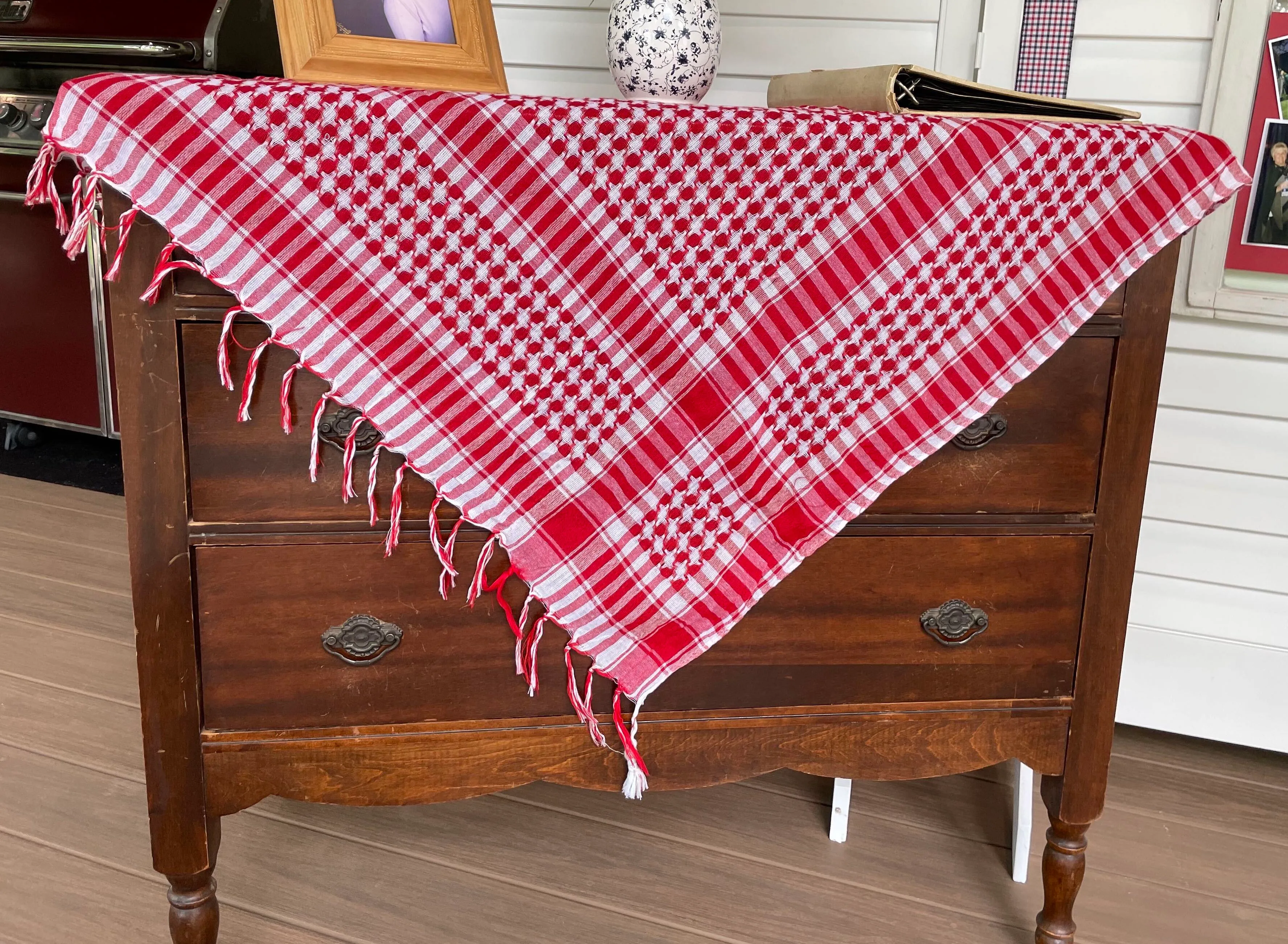 Table scarf in Red Checkered Fringe