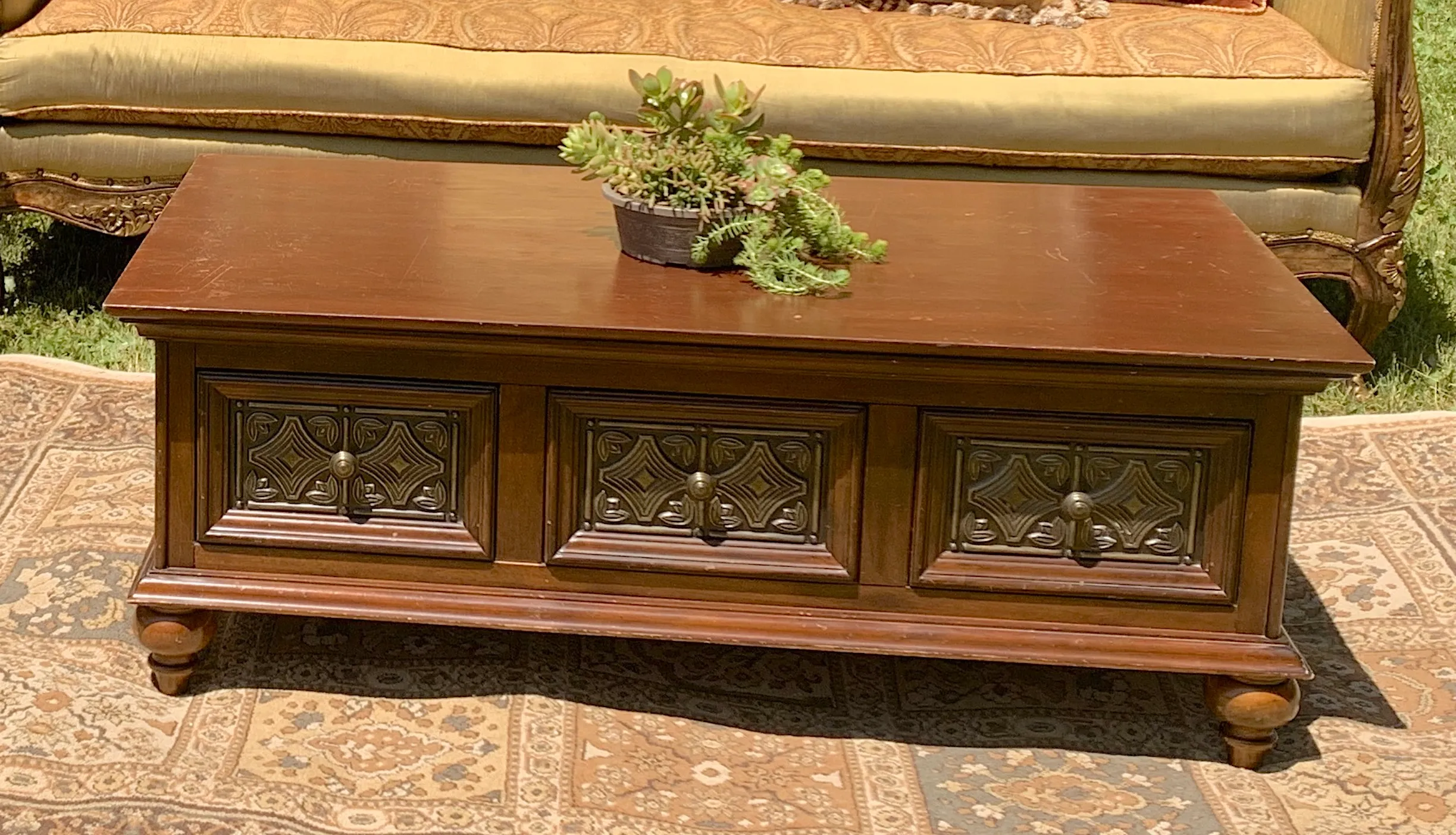 Blissful Regency Conversation Table