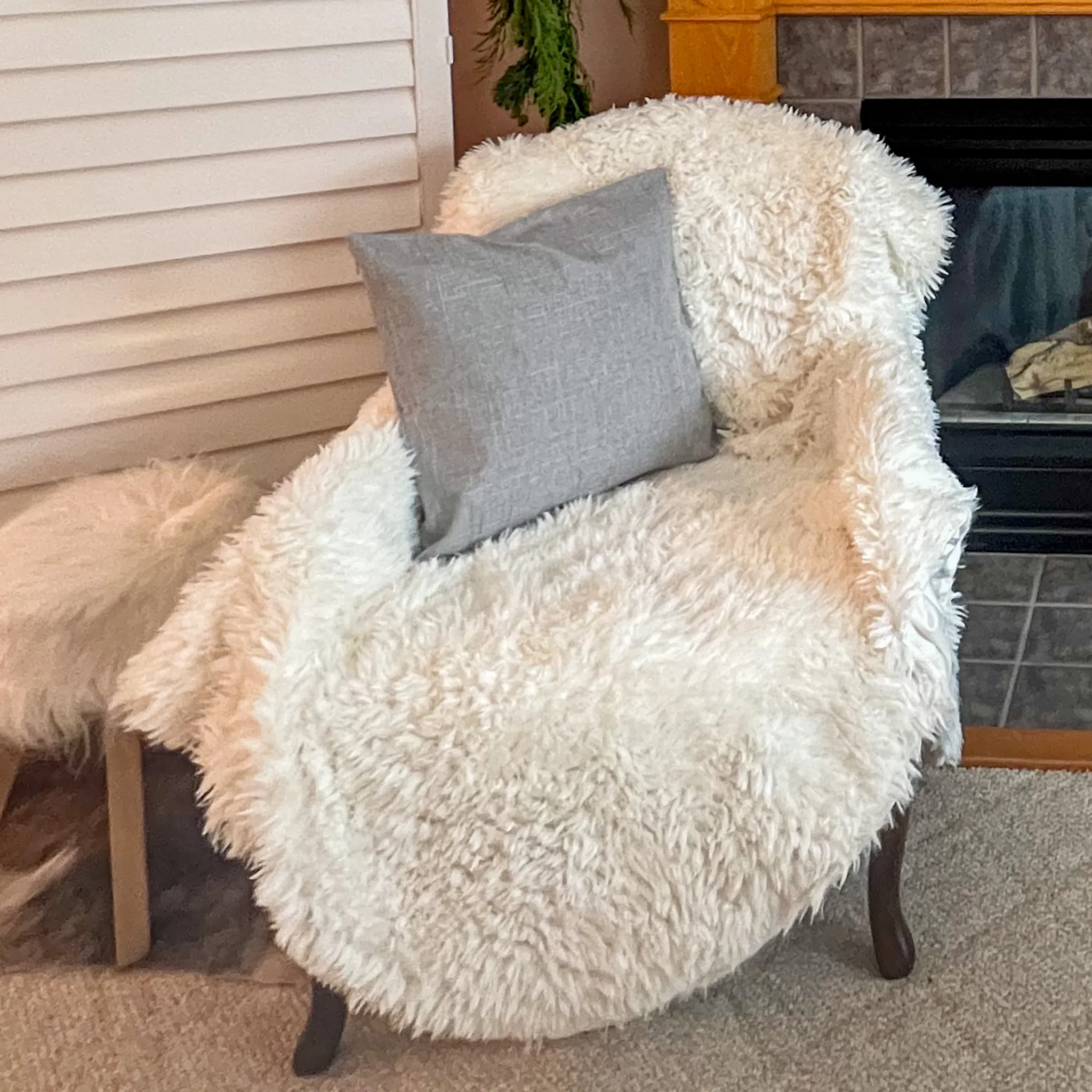 White Fur Throw Blanket