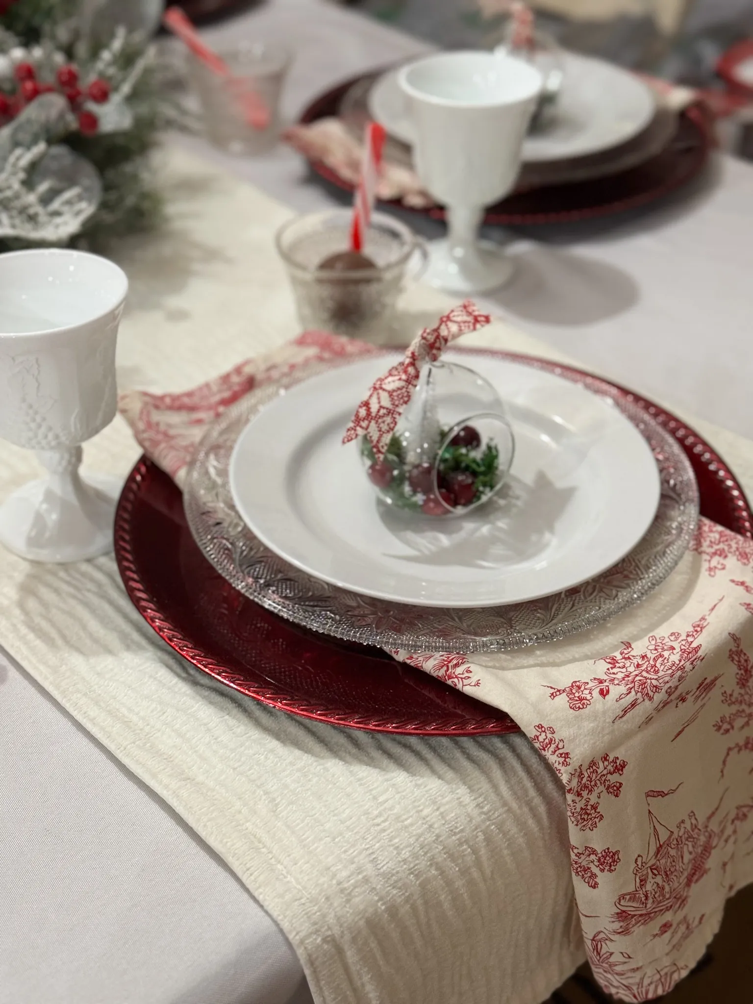 Red Berries and Cocoa Tablescape