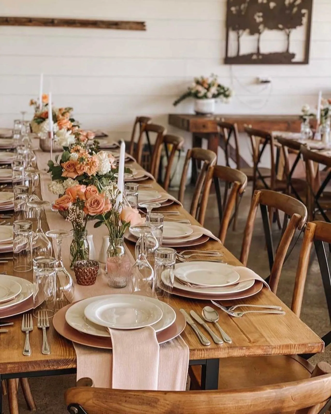 DINING - DINE & MINGLE: 