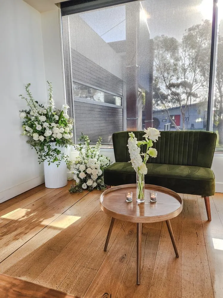 LOUNGE - COZY UP WITH A LOVESEAT BASIC PACKAGE