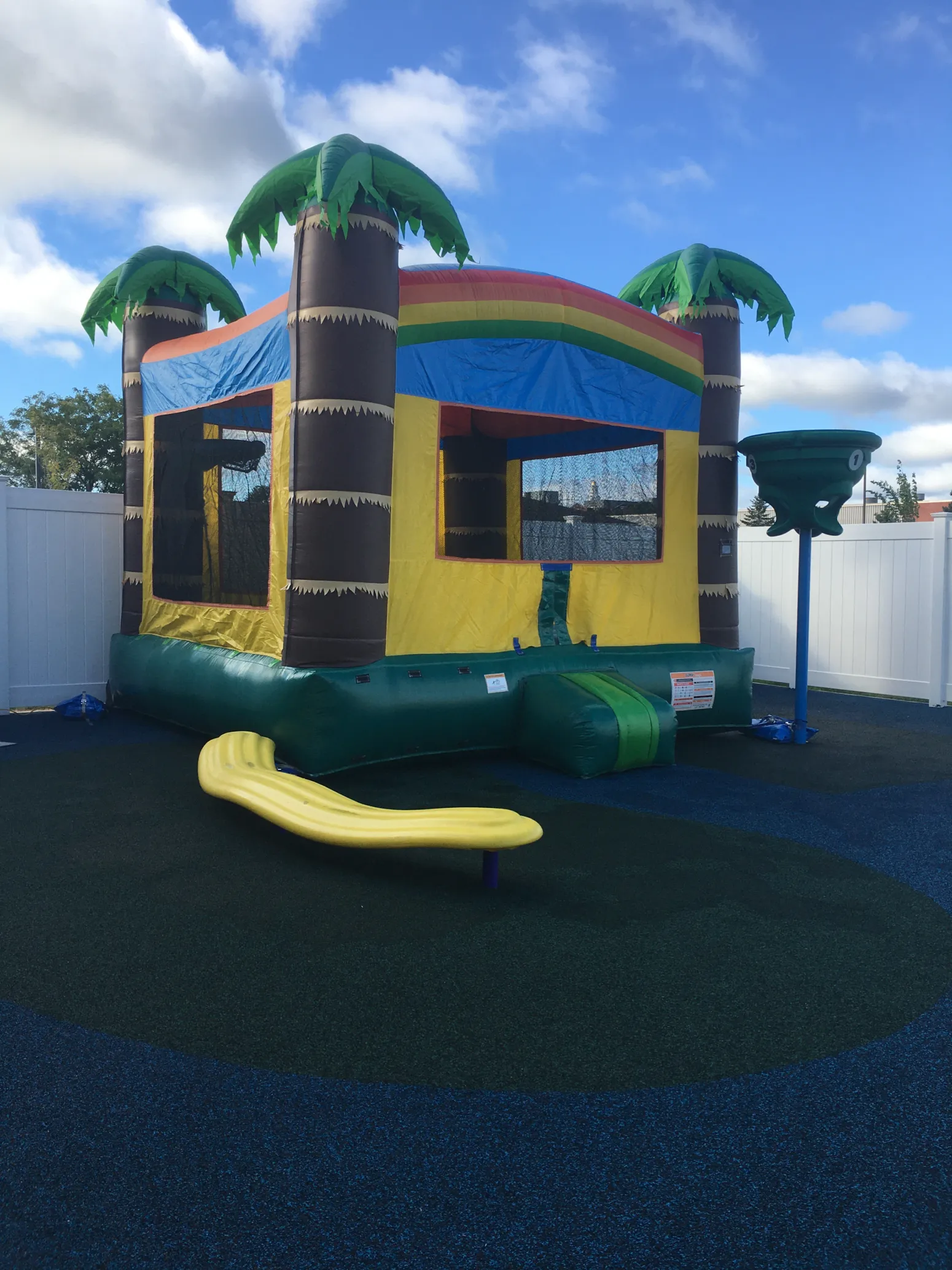 Standard bounce house 13✖️13