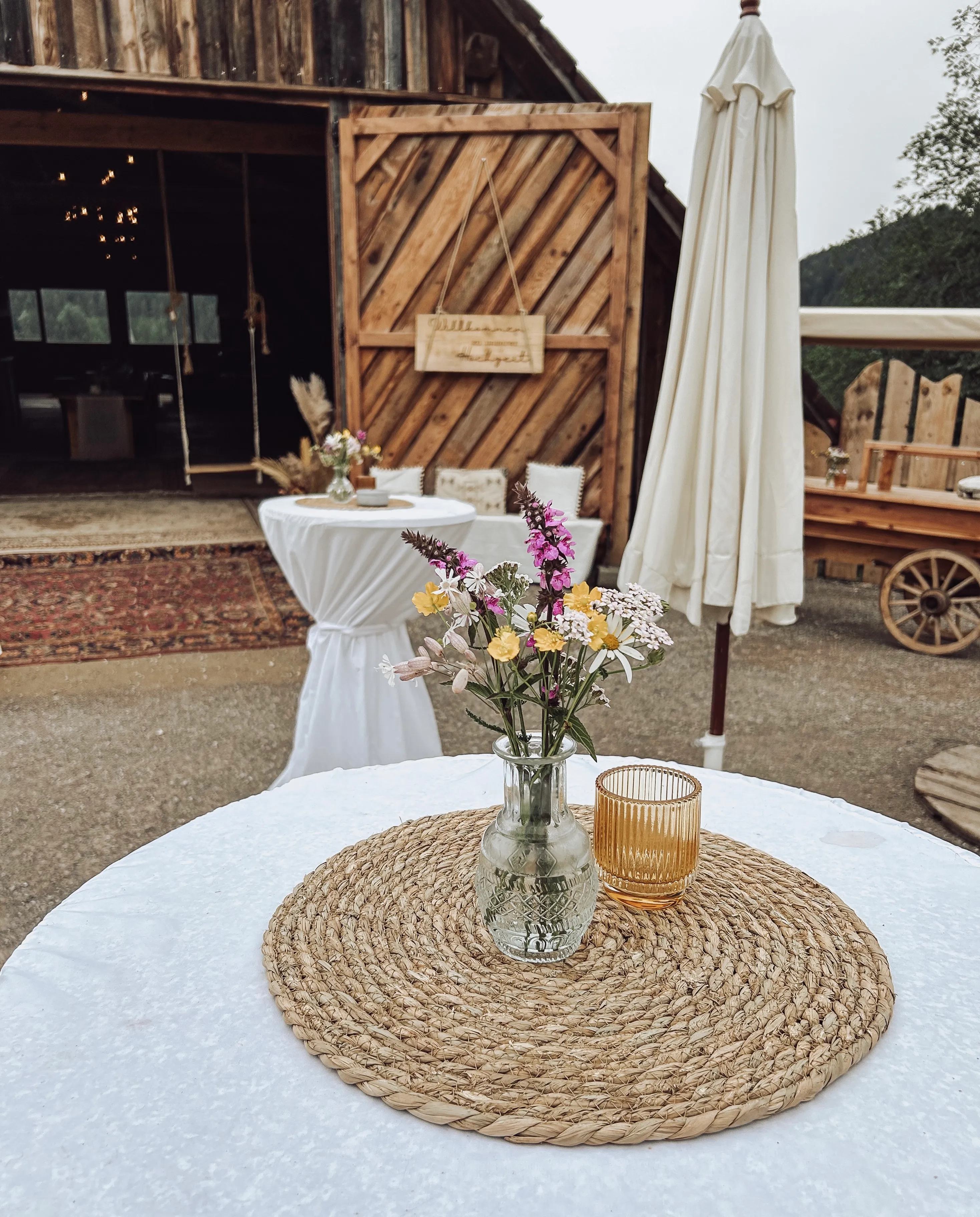 Hussen Stehtische weiß