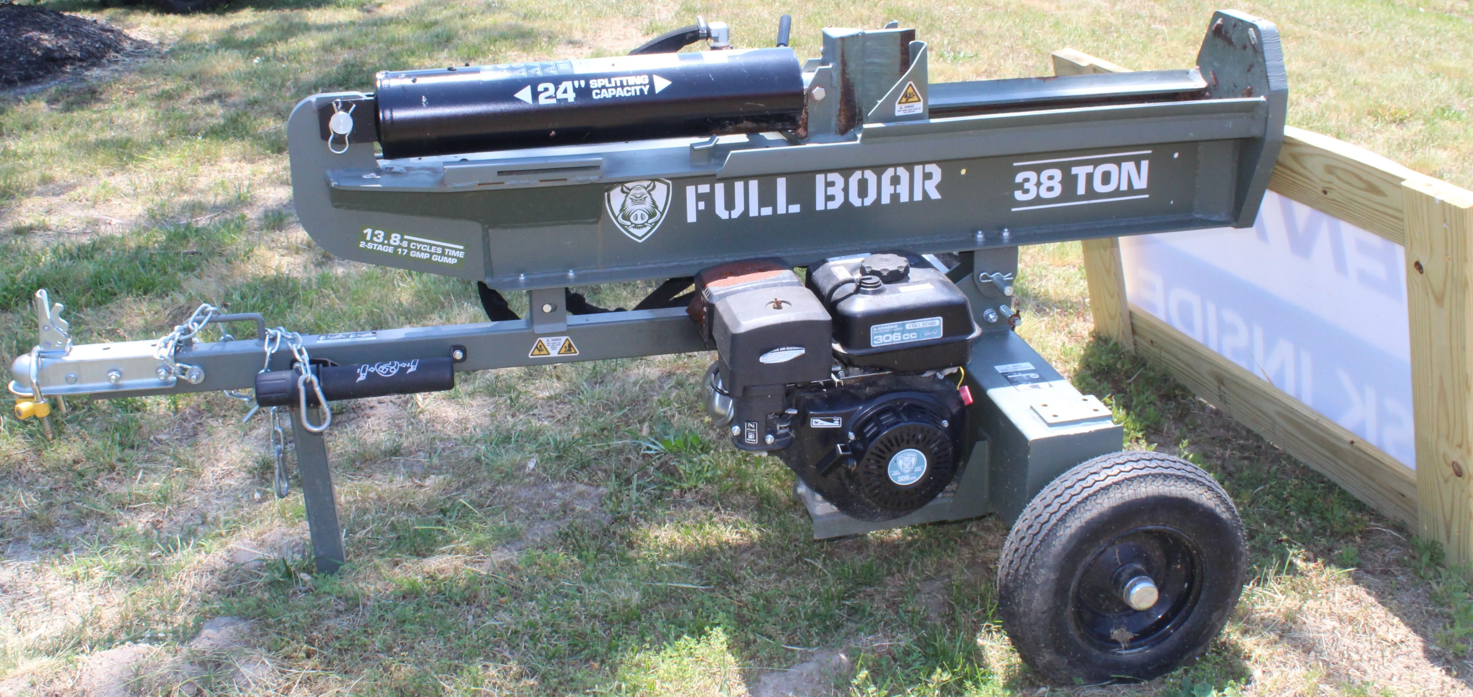 Full Boar 38-Ton Gas-Powered Log Splitter 