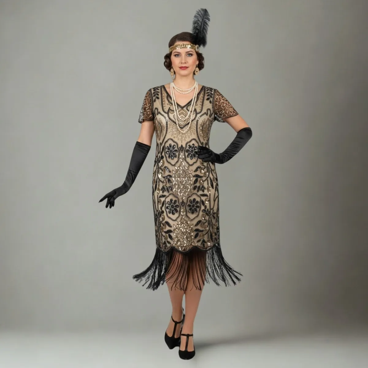 Smėlinė retro suknelė su juodų gėlių ornamentais