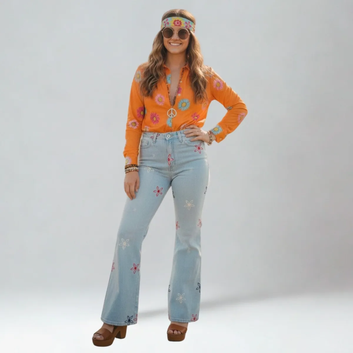 Septintojo dešimtmečio hipių mergina