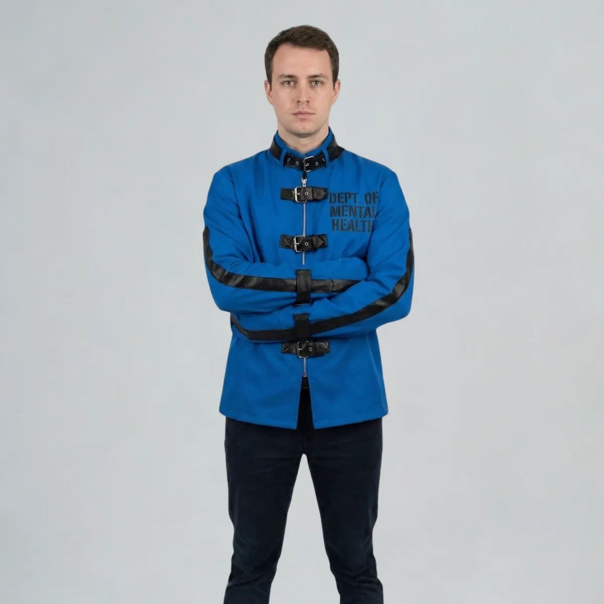 Pacientas su tramdomaisiais marškiniais