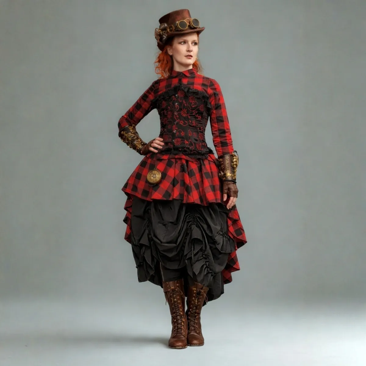 Raudonai juodas steampunk damos kostiumas