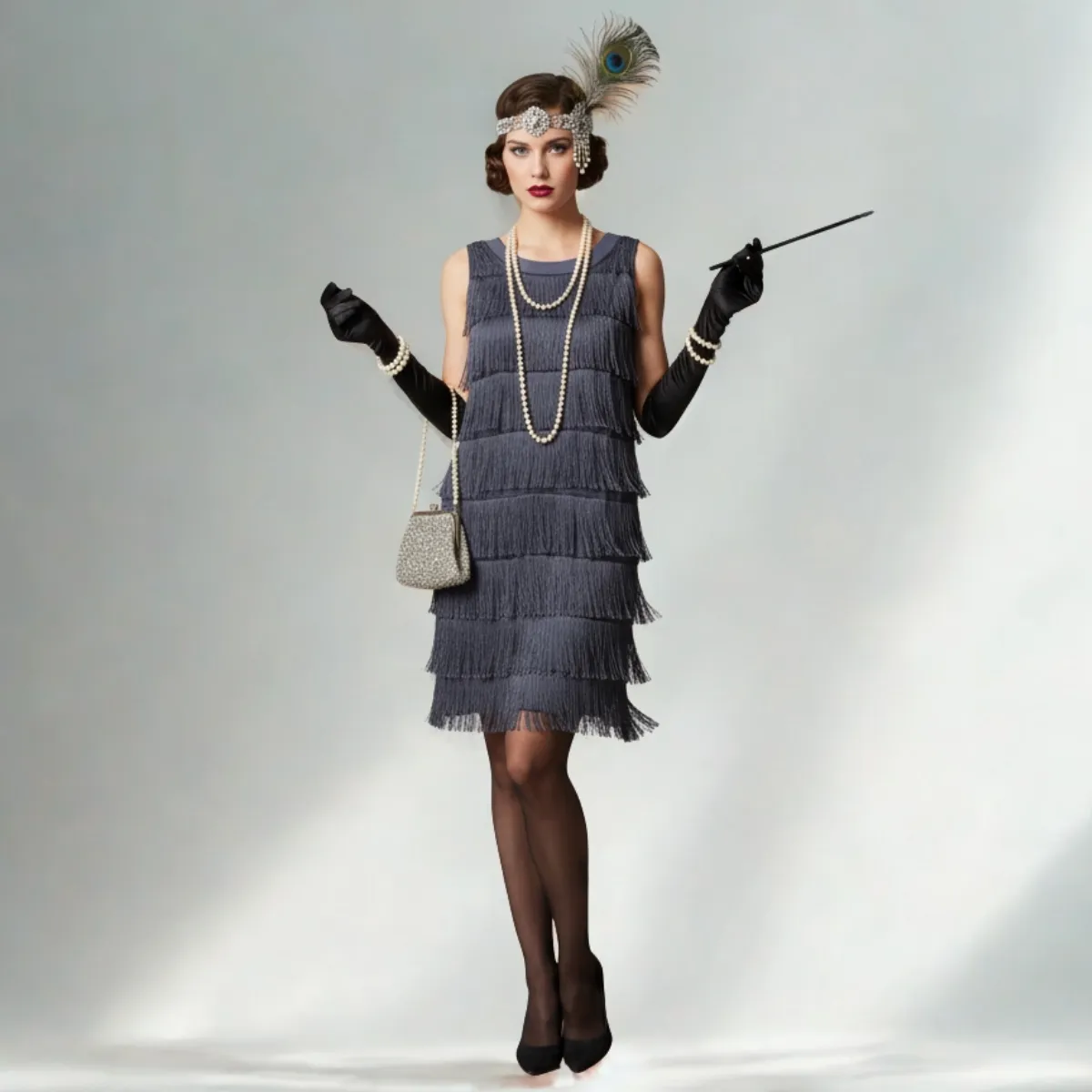 Vintage 1920-ųjų suknelė su pilkais kutais