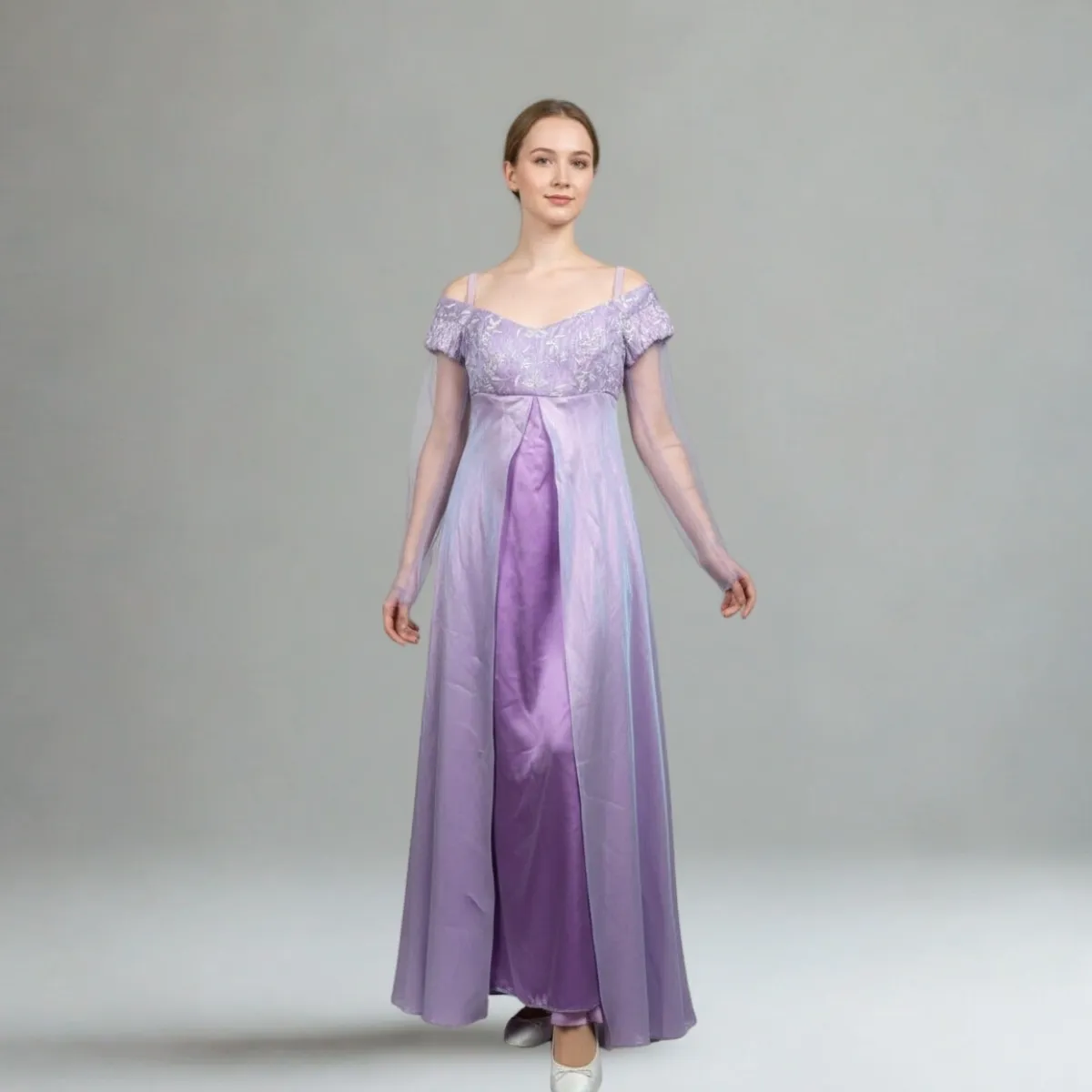 Dama levandų suknele (XIX a. pradžios ampyro stiliaus kostiumas)