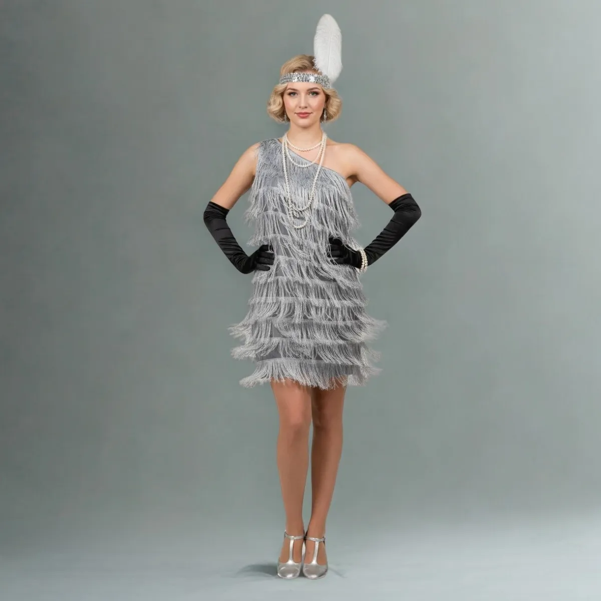 Sidabrinė Gatsby stiliaus suknelė su kutais