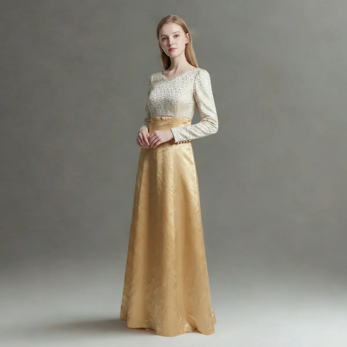Pokylio dama auksine suknele (romantinio stiliaus kostiumas)