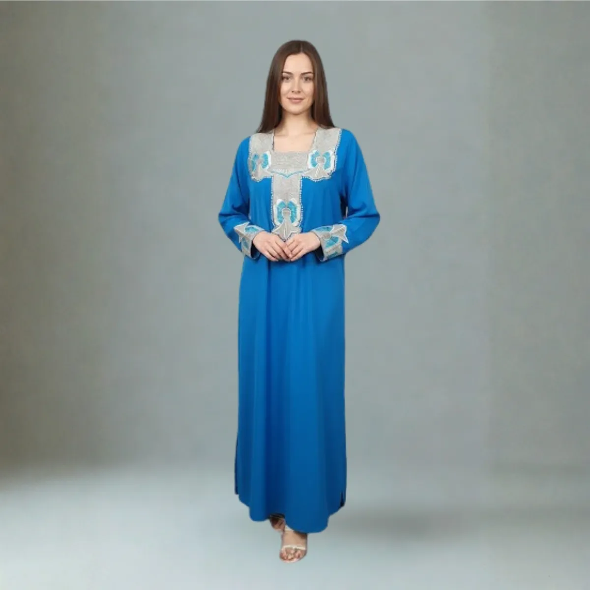 Žydroji rytų dama (tradicinė arabų kraštų dželaba)