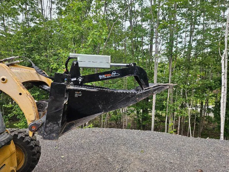 Stump Bucket w/ Grapple for Skid Steer