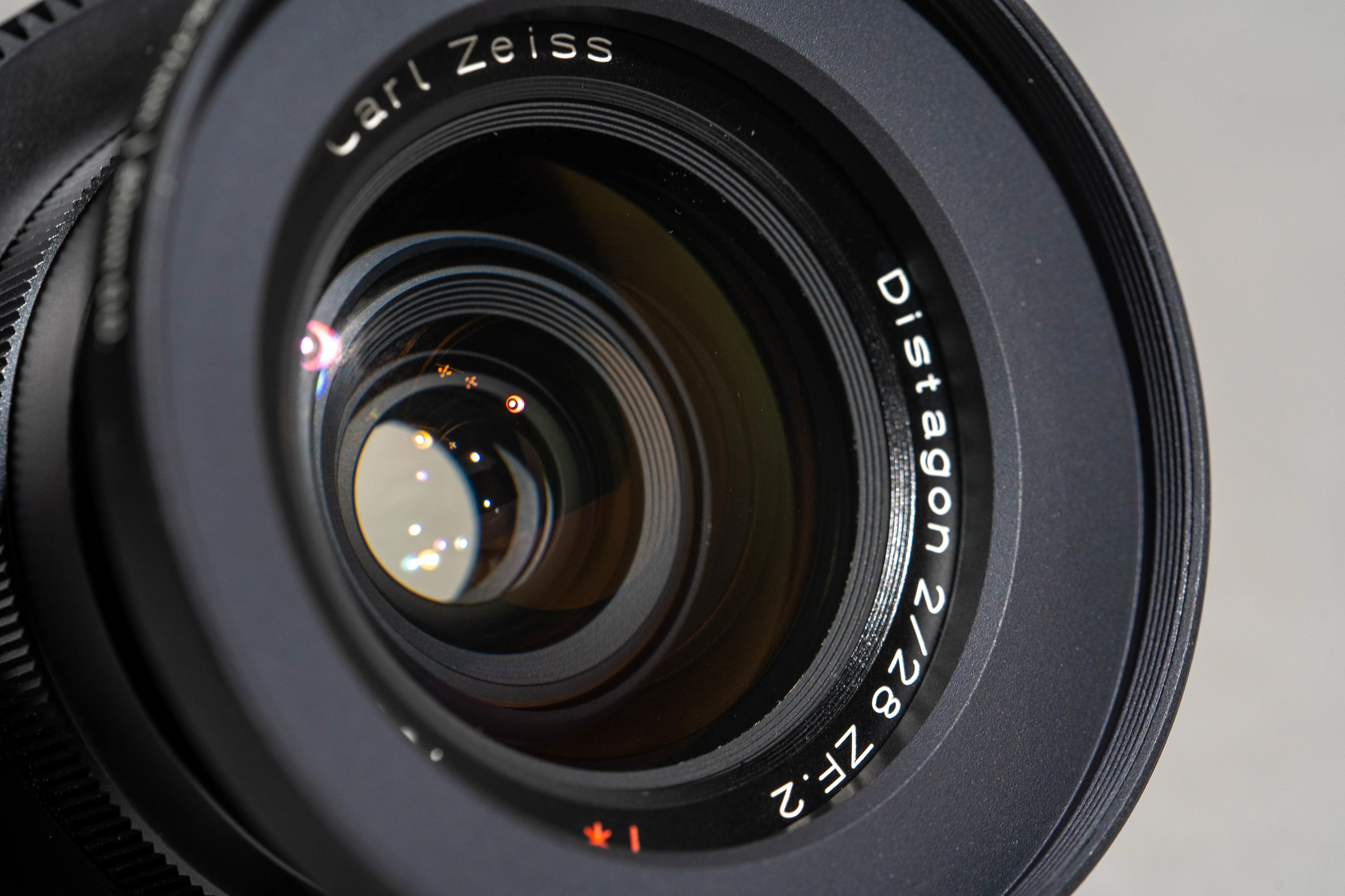 Lente Zeiss 28mm f/2.8 Distagon ZF.2