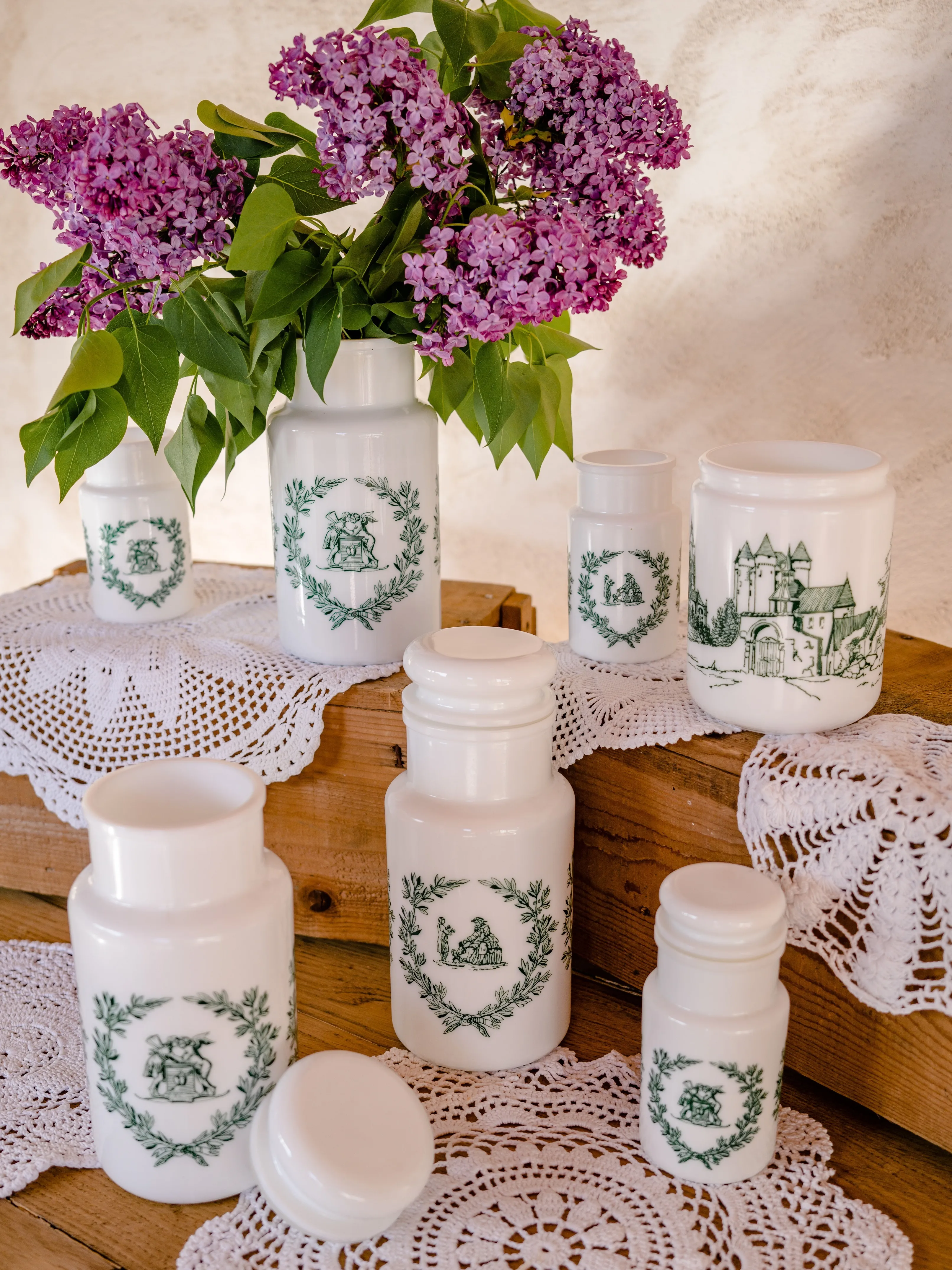 VASE | POTS D’APOTHICAIRE | Verre opale décors verts