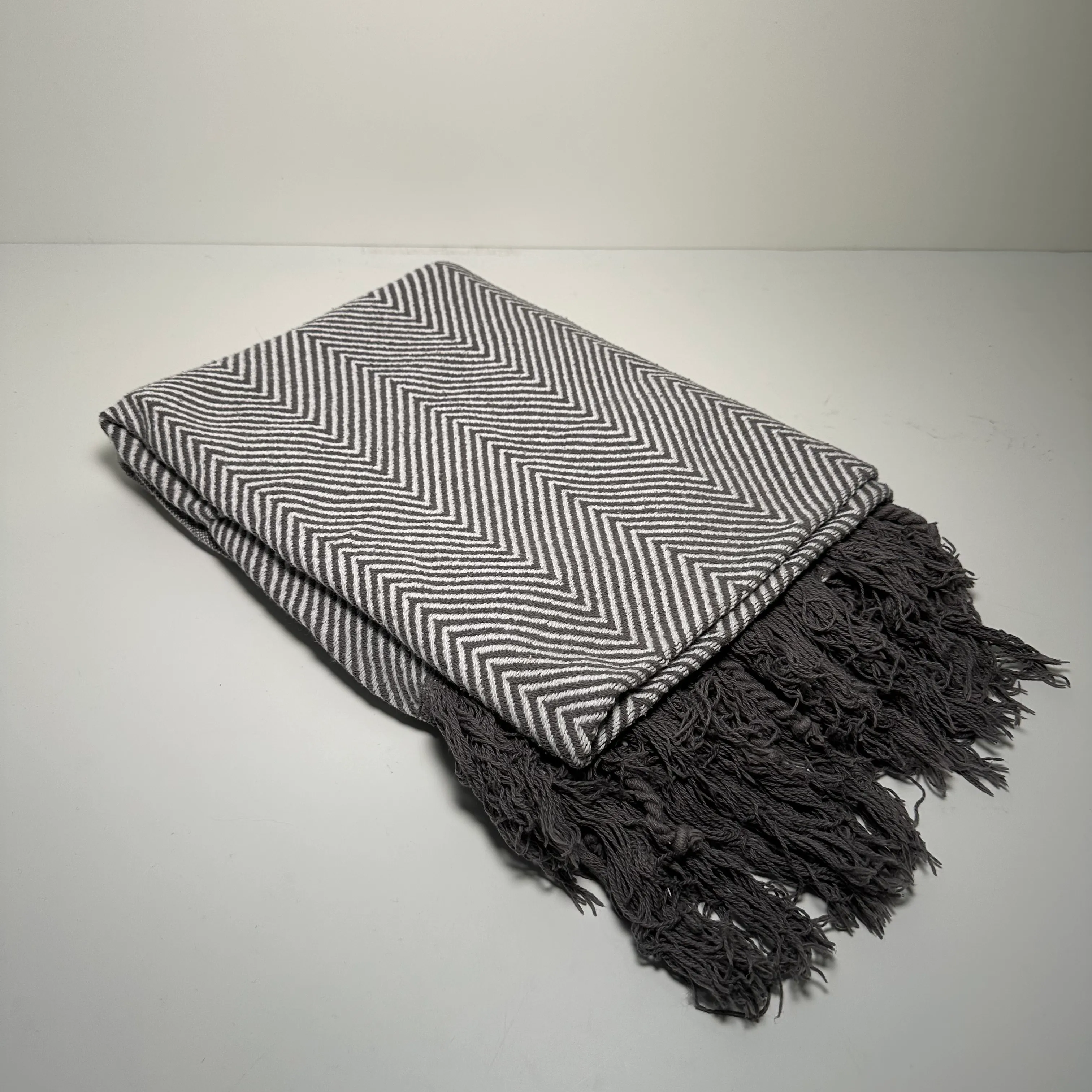 Throw Blanket - Medium - Grey - Fringe 