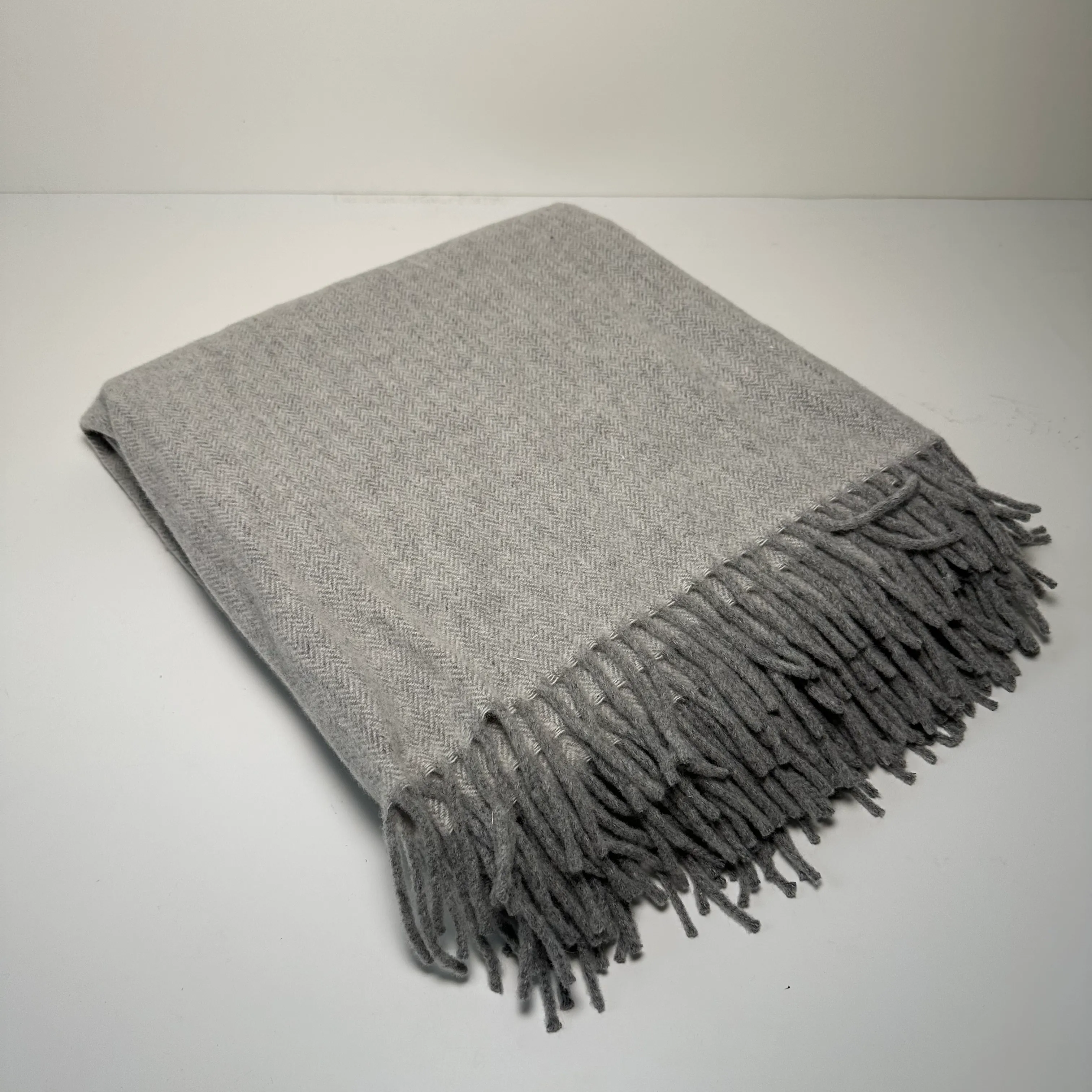 Throw Blanket - Medium - Grey - Fringe