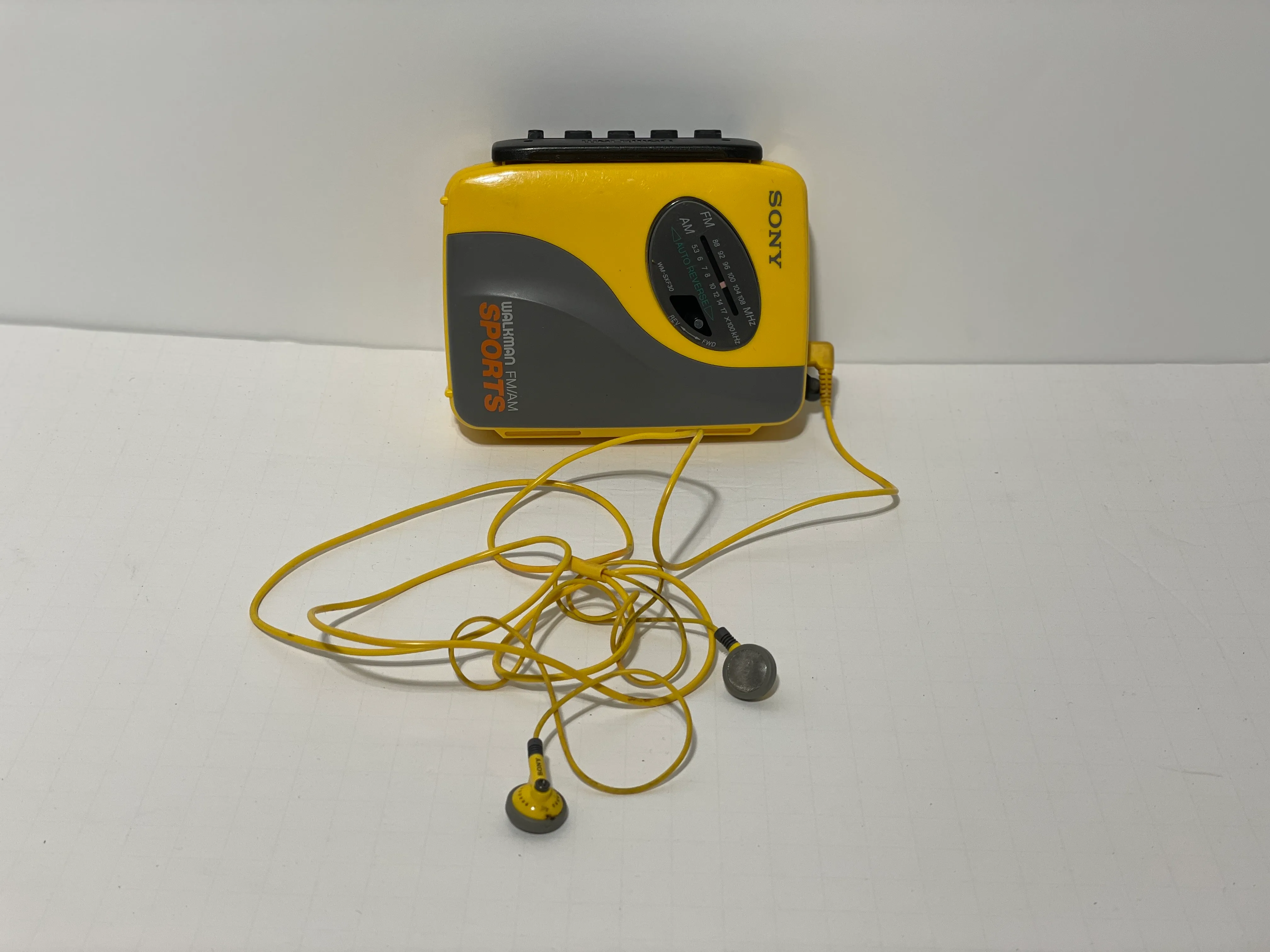 Walkman Vintage Yellow