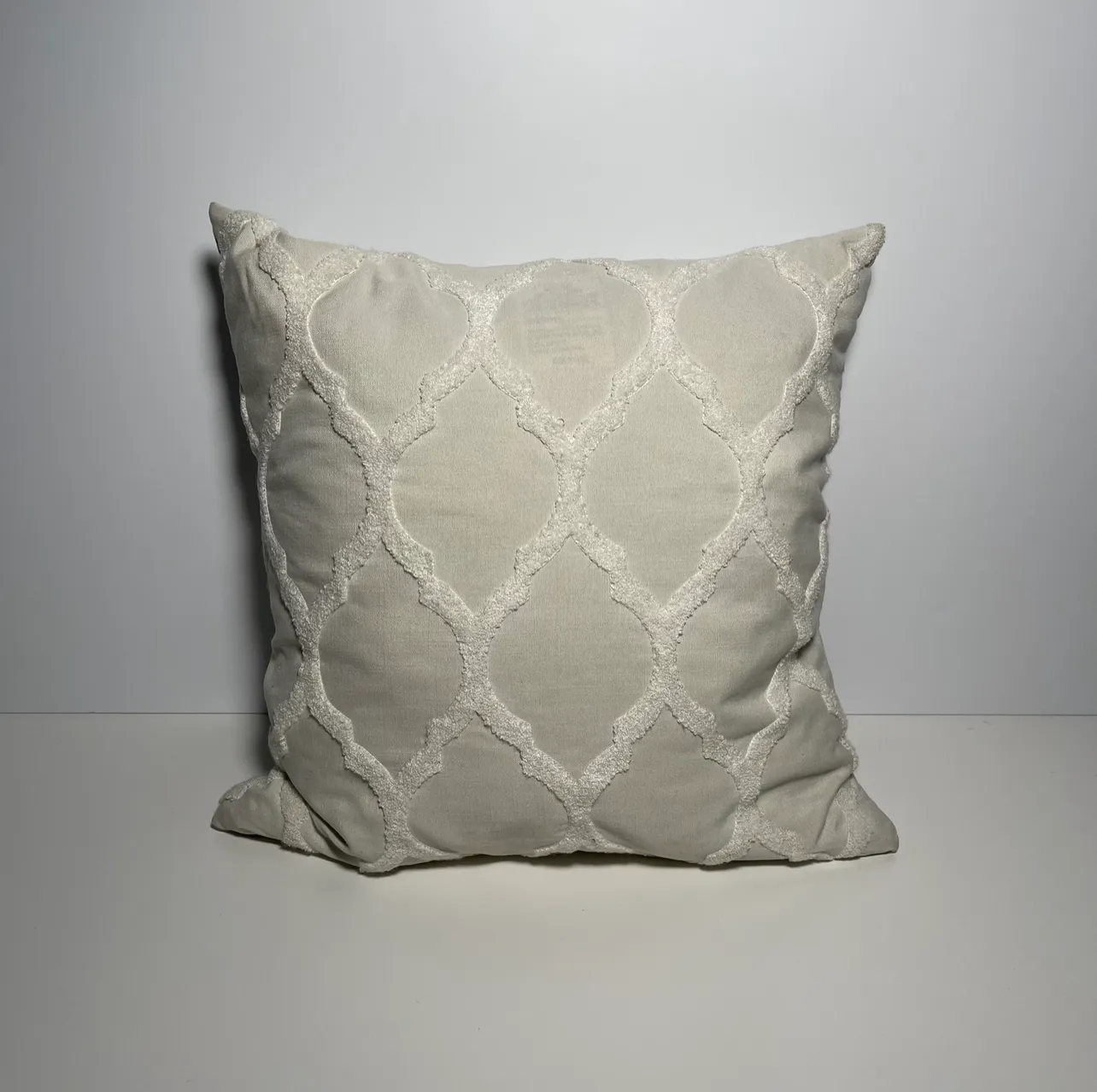 Throw Pillow - Knitted - White 2