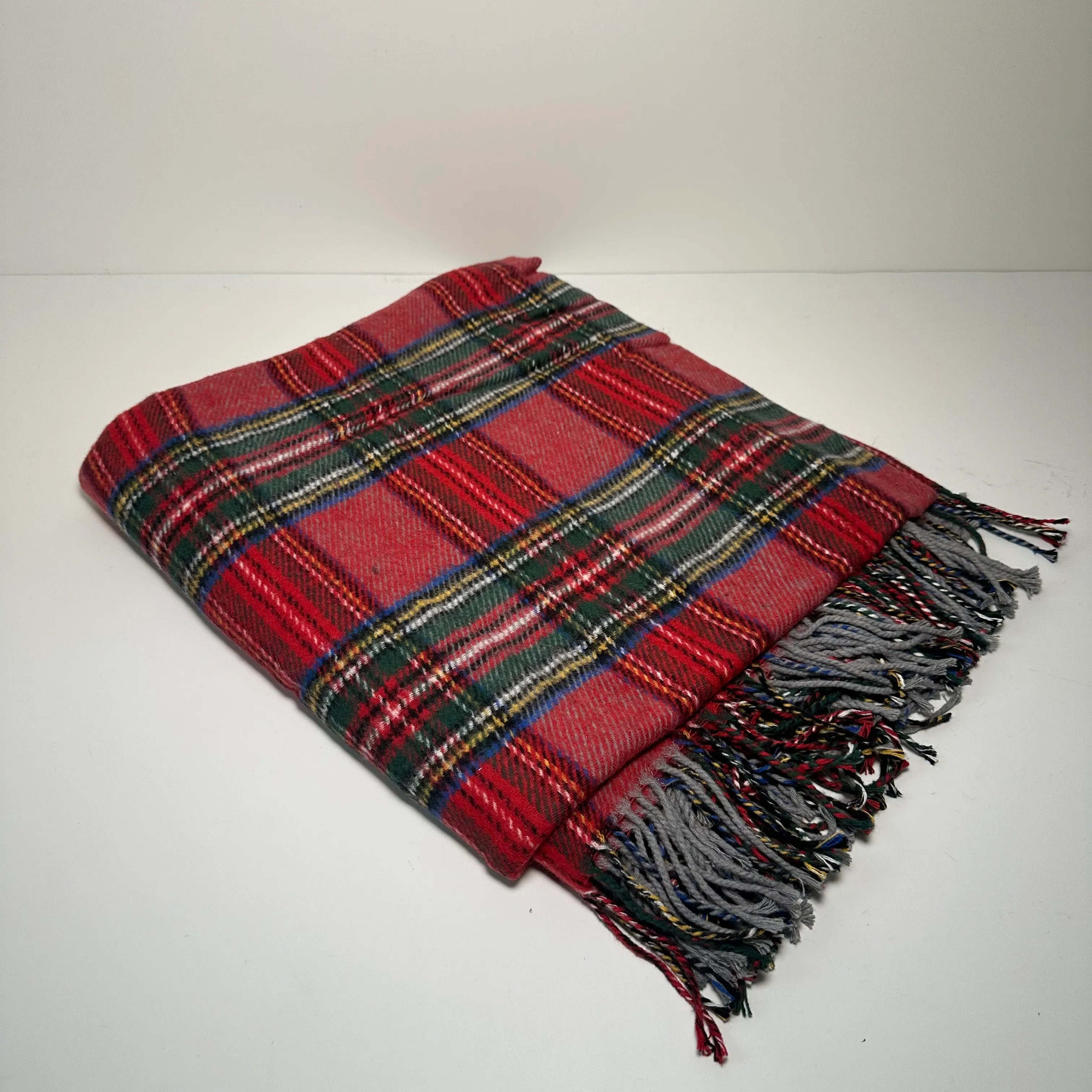 Throw Blanket - Medium - Red - Checkered