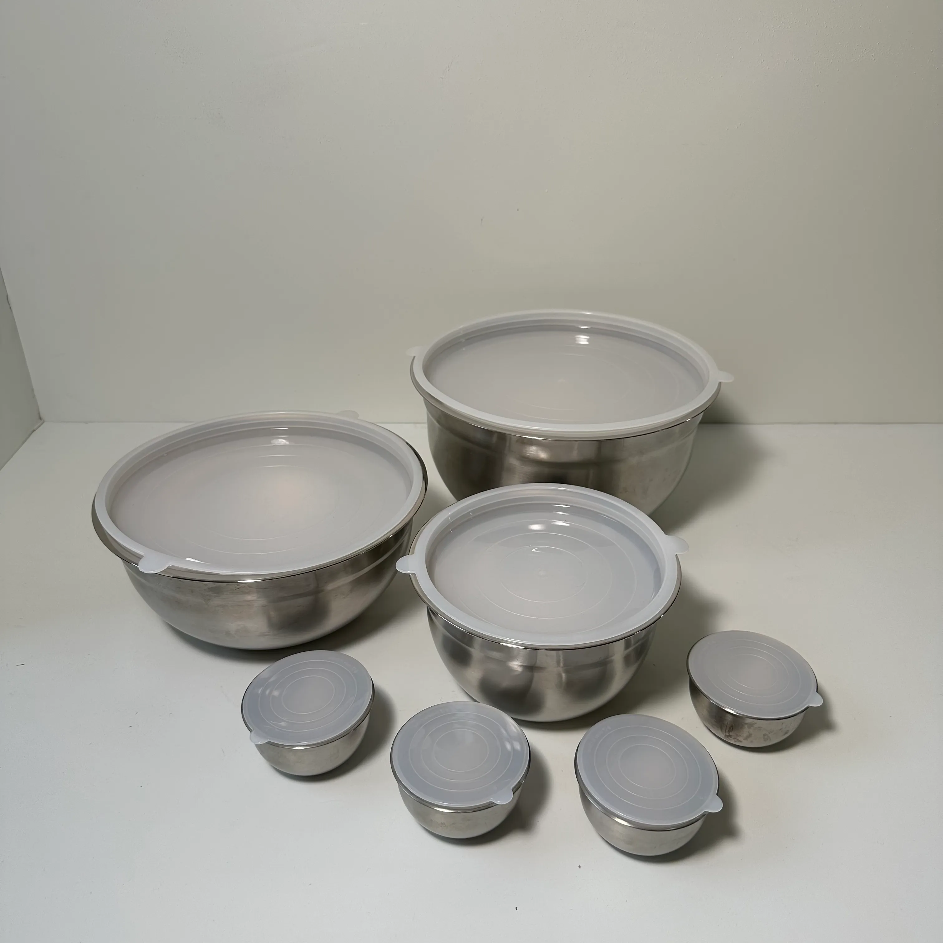 Metal Bowl Set with Plastic Lids - 7 pieces