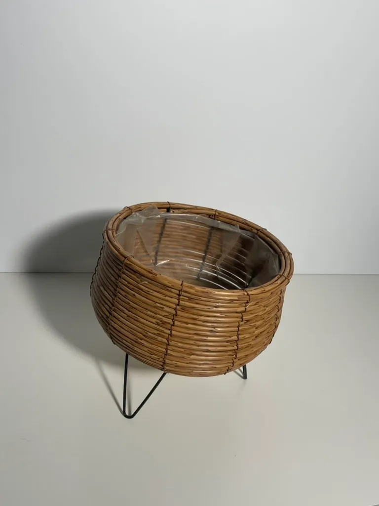 Wooven Footed Planter - 11"