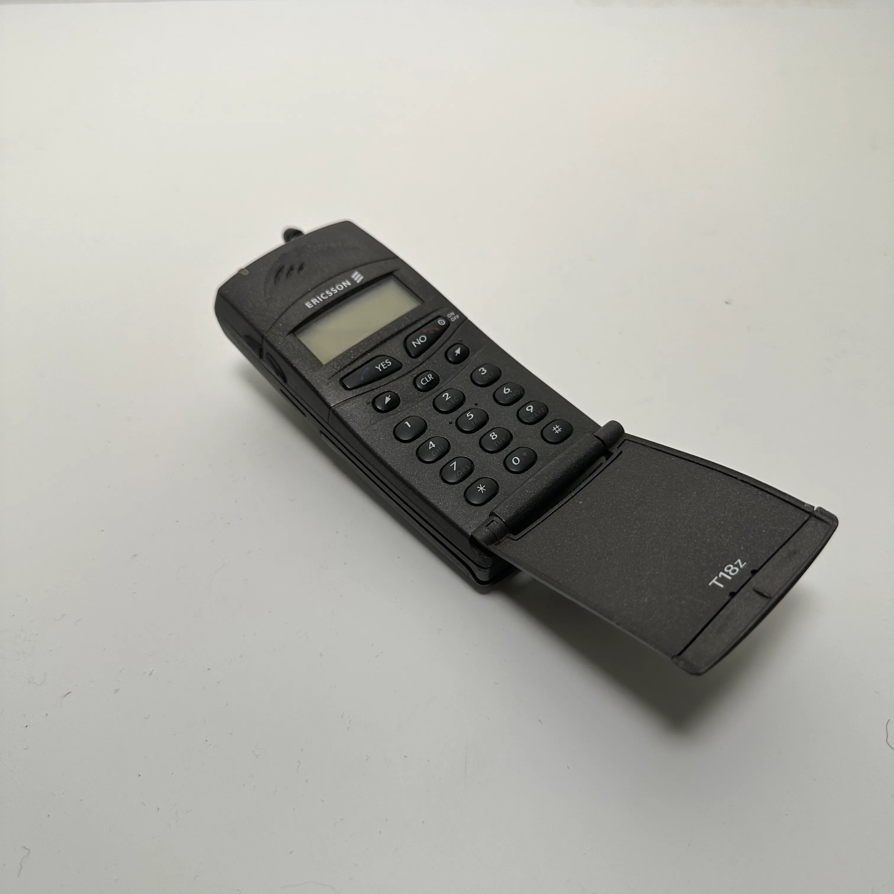 Cellphone - Flip - Black