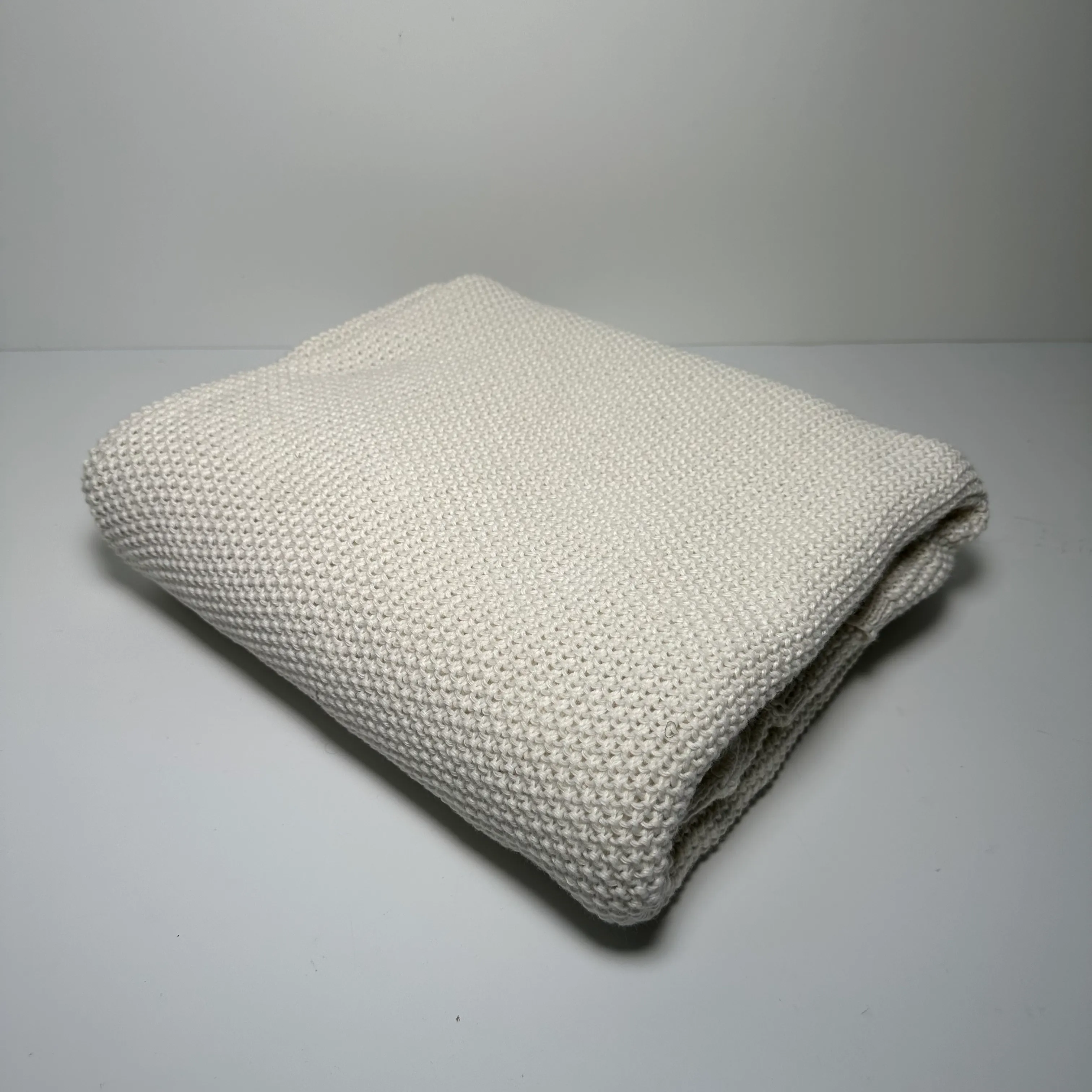 Throw Blanket - Medium - White - Knit