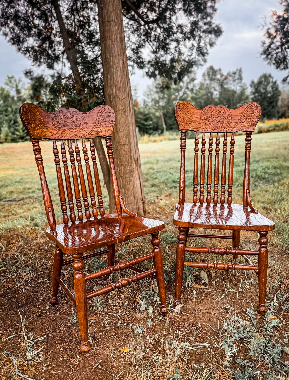 Rustic Antique Sweetheart Chair Set