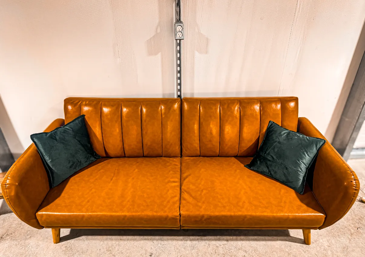 Cognac Retro Loveseat