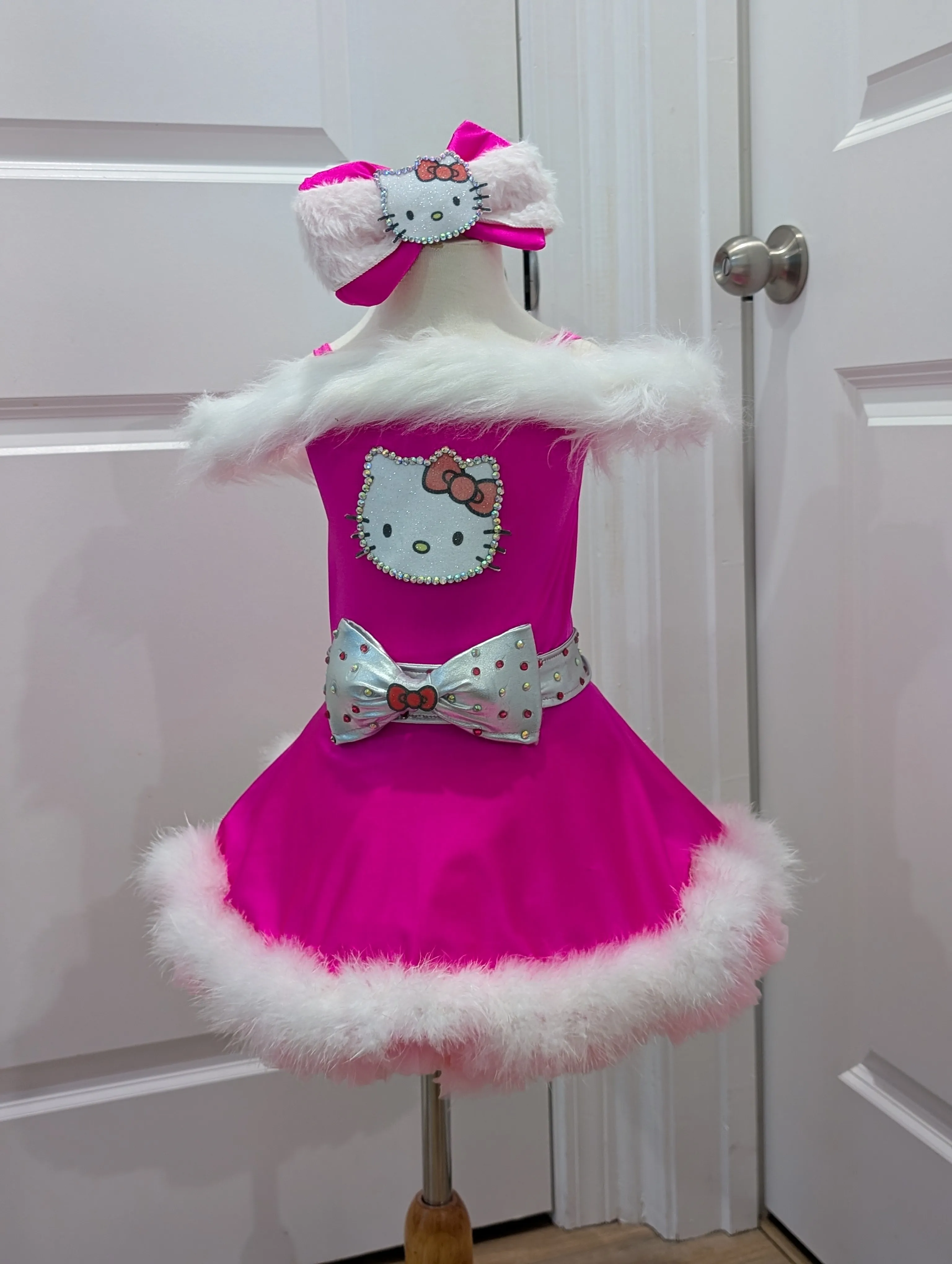 Hello Kitty Ooc 