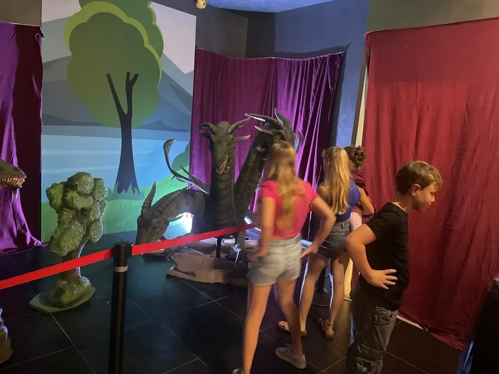 Esposizione di draghi animatronici indoor o outdoor con attività